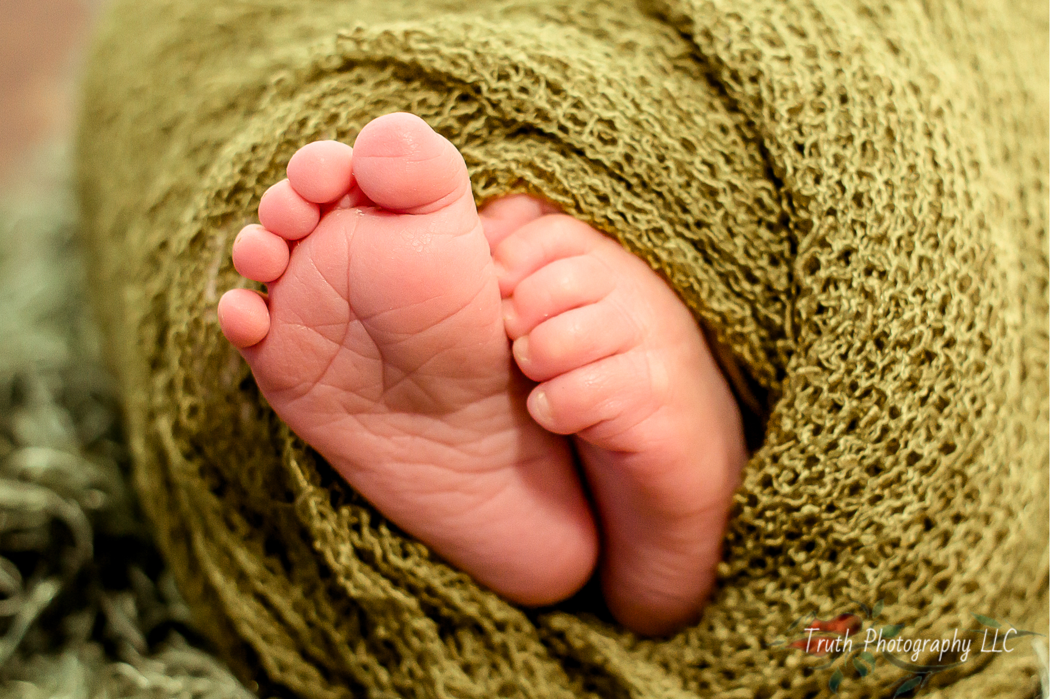 Truth-Photography-Broomfield-newborn-photographers.jpg