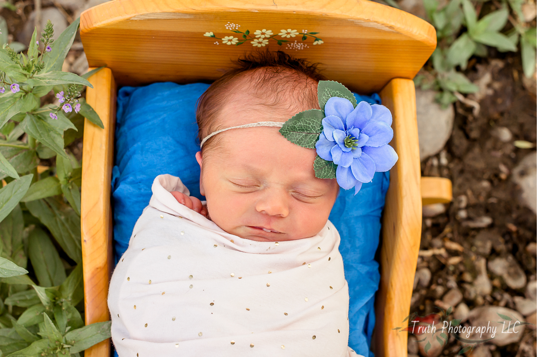 Truth-Photography-Denver-Outdoor-infant-photograph.jpg