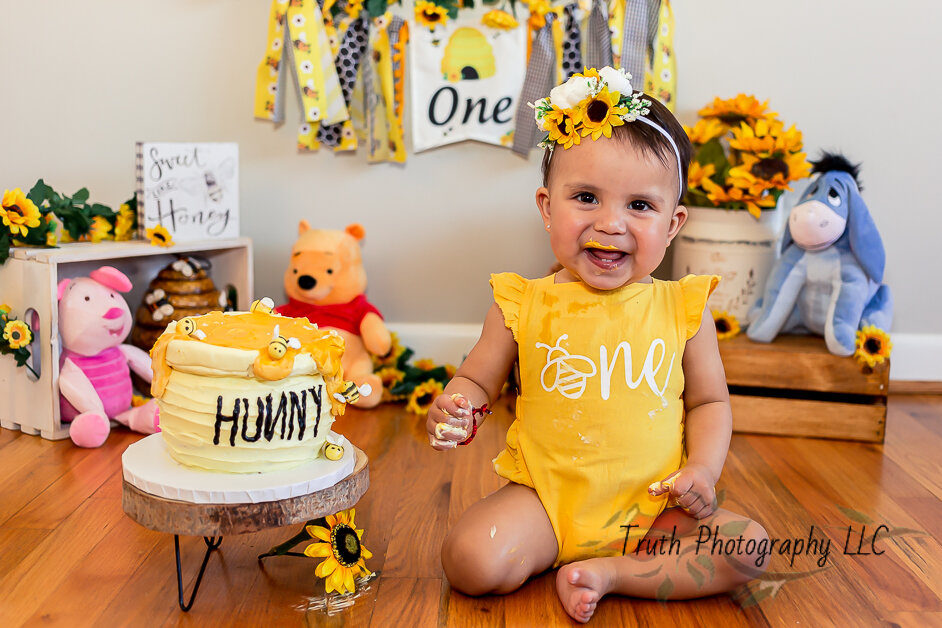 Truth-Photography-Winnie-the-pooh-cake-smash-1001.jpg