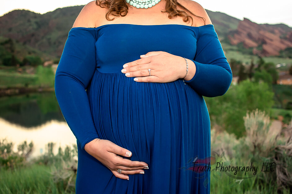 Truth-photography-maternity-session-red-rocks-1012.jpg