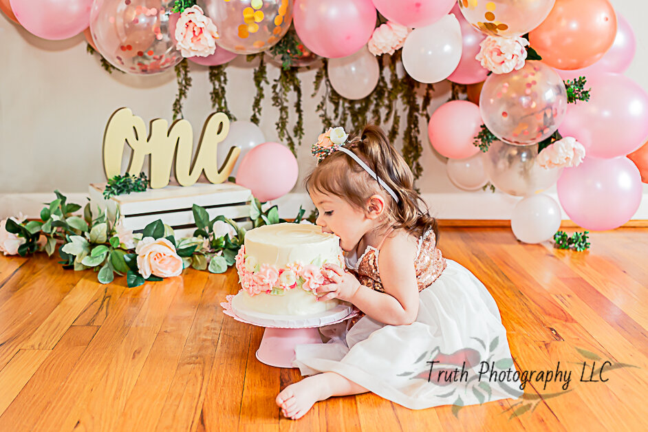 Truth Photography Balloon cake smash-1002.jpg