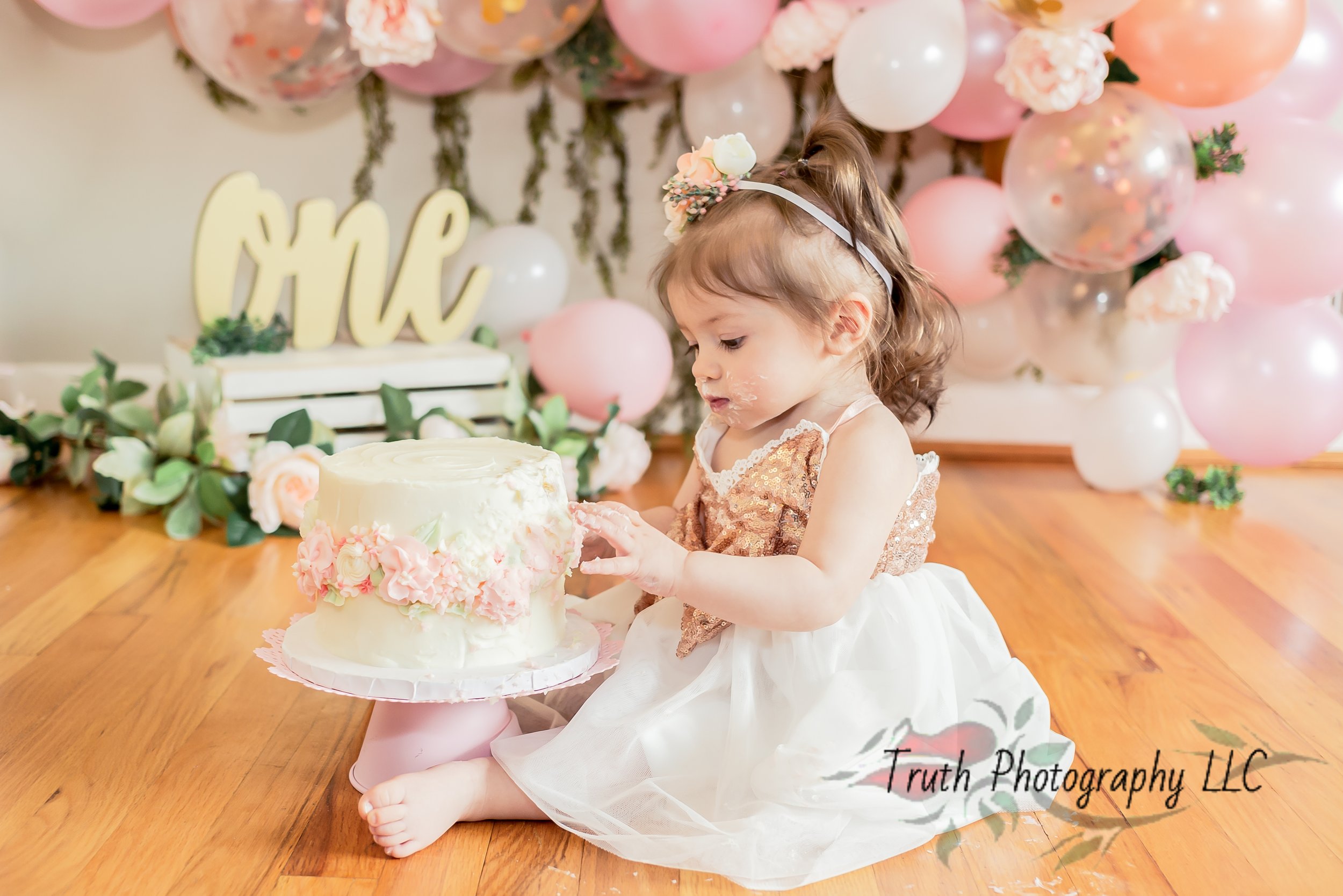 Truth-photography-cake-smash-balloon-arch-1010.jpg