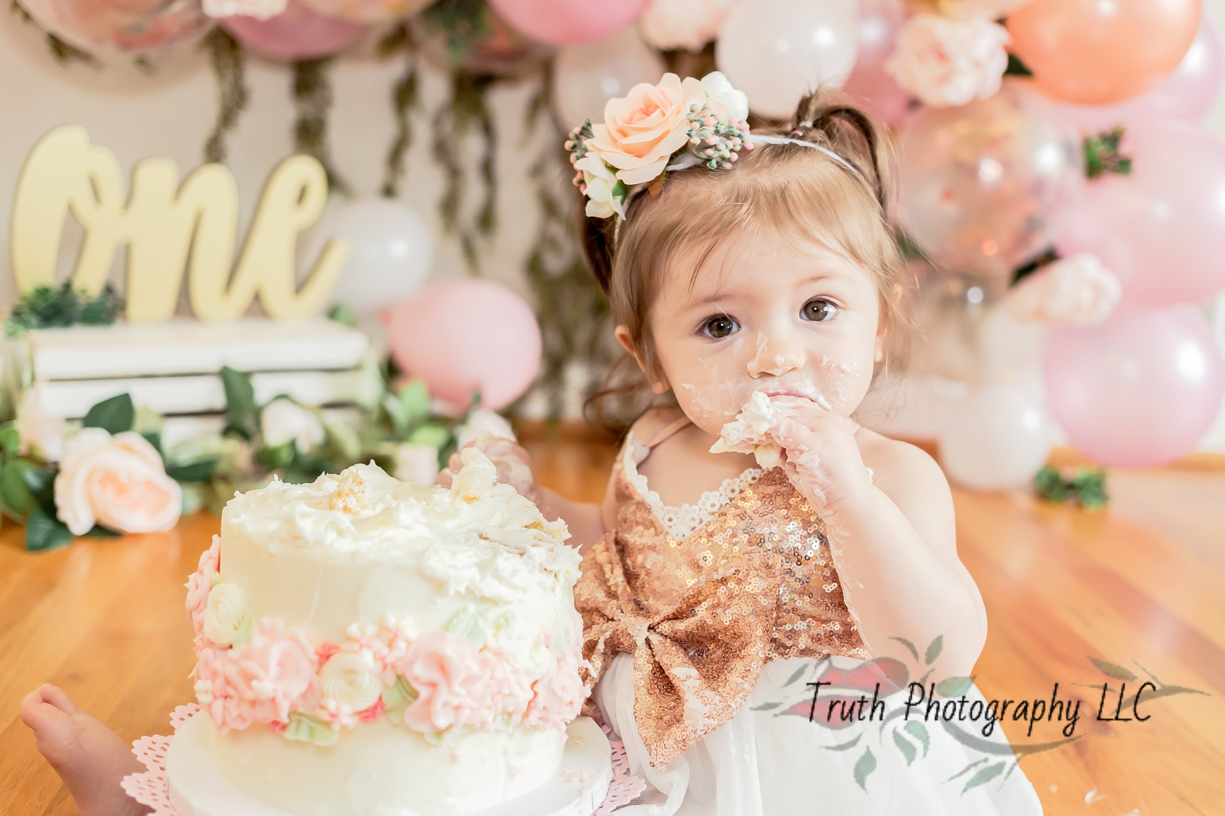 Truth-photography-cake-smash-balloon-arch-1016.jpg