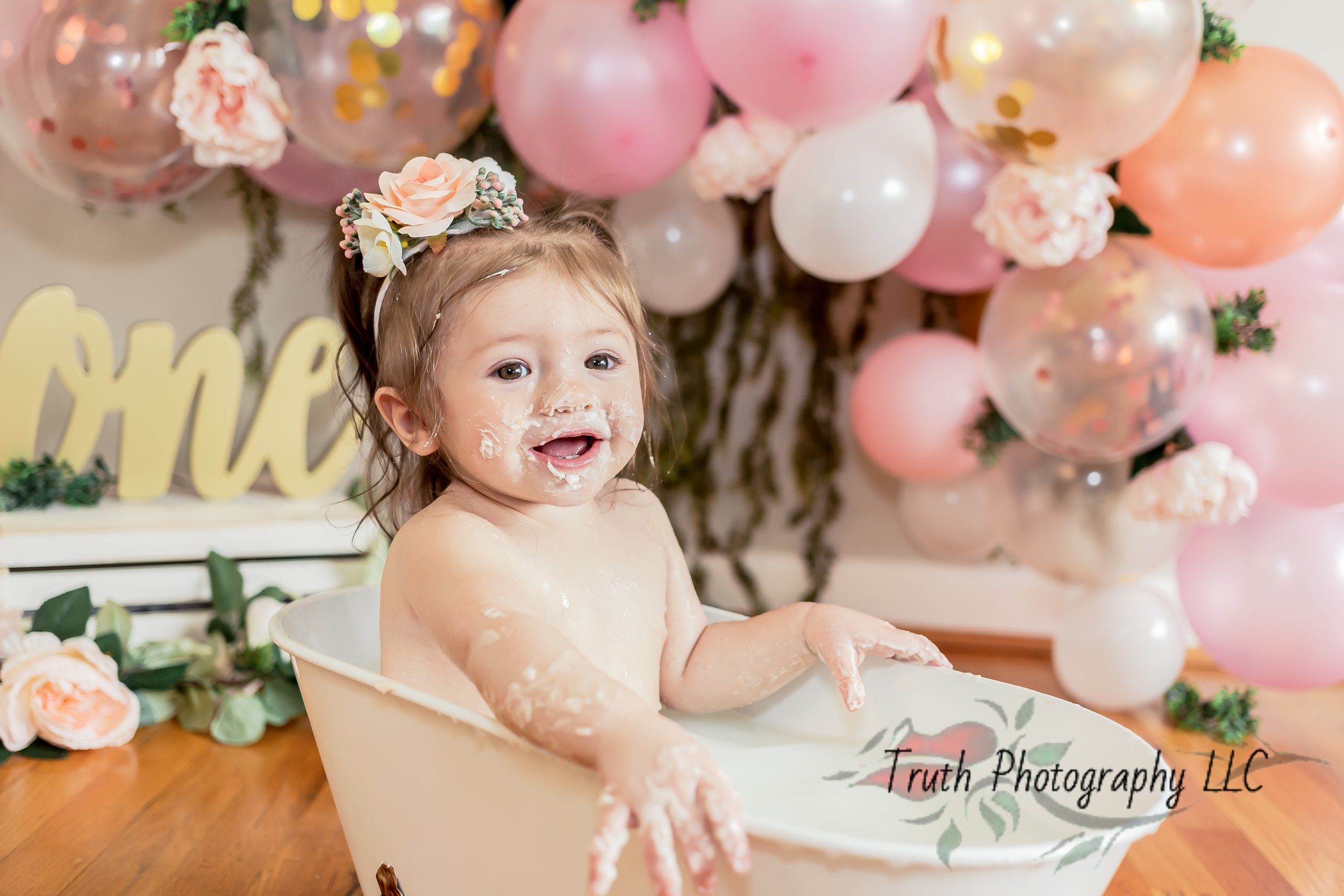 Truth-photography-cake-smash-balloon-arch-1018.jpg