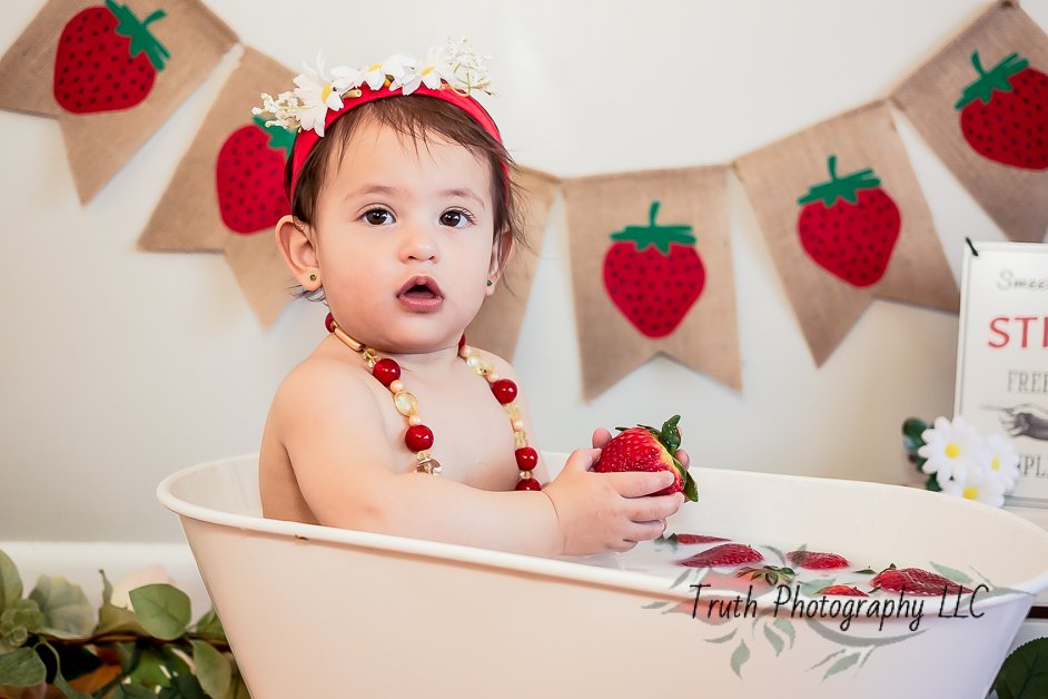 Truth-photography-baby-milk-bath-1005.jpg