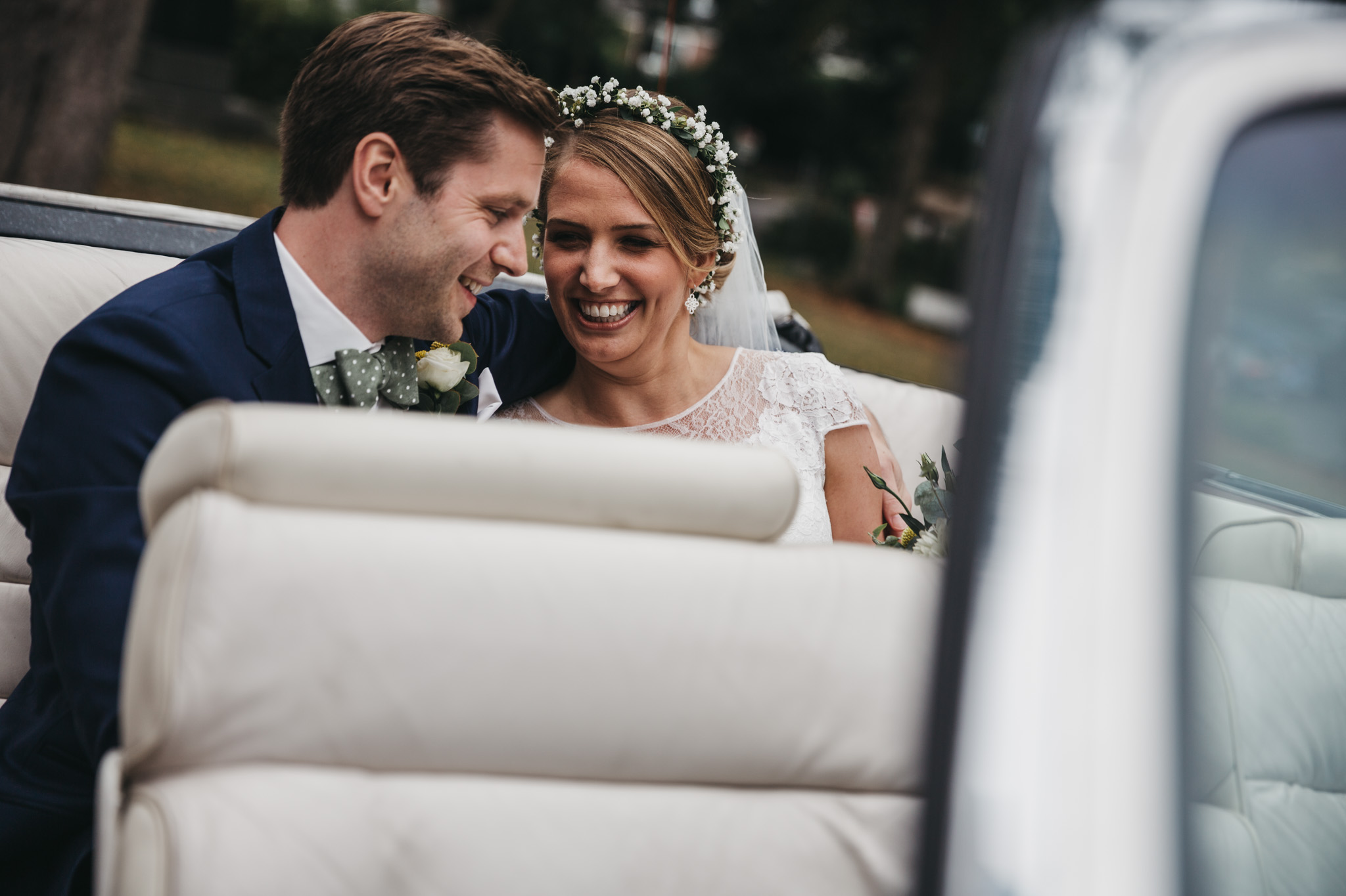 hochzeit-haus-schnede-lueneburger-heide-hamburg-red-cadillac-karol-and-jens_122.jpg