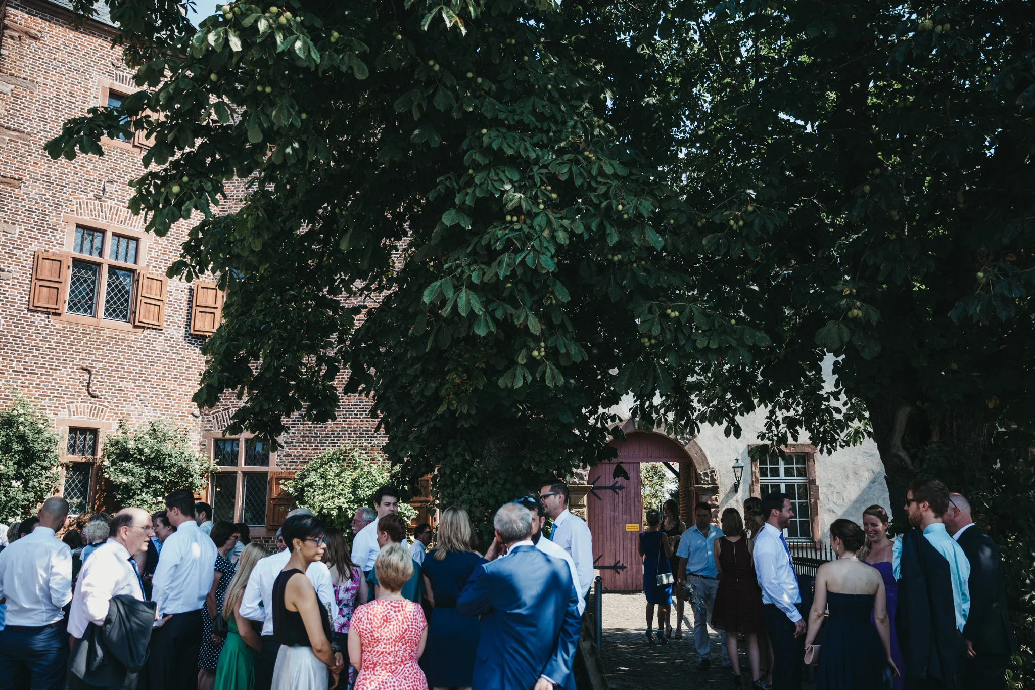 hochzeitsfotograf-koeln-karo-und-jens-burg-bubenheim_108.jpg