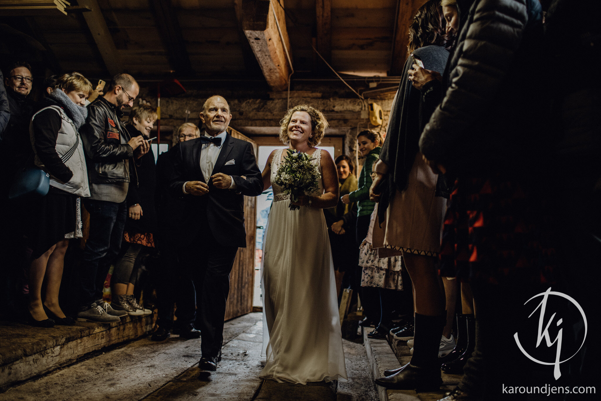 Heiraten-in-den-Bergen-Hochzeit-in-den-Bergen-hochzeitsfotograf-schweiz-karo-und-jens-jens-wenzel-karolin-schell_136_4R4A4405.jpg