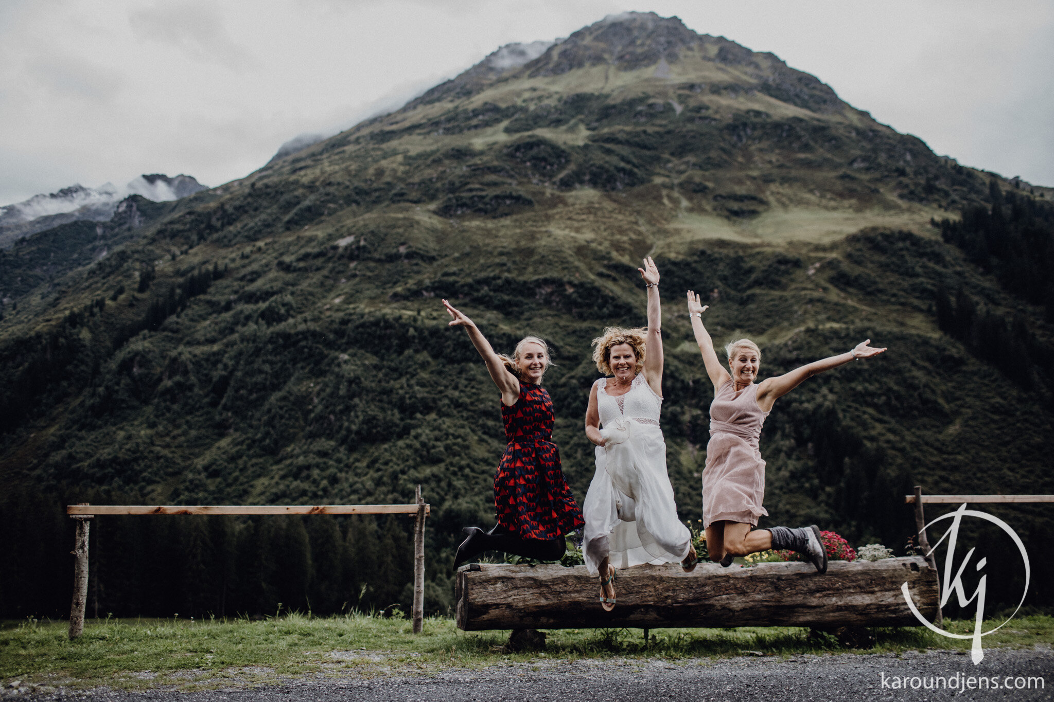 Heiraten-in-den-Bergen-Hochzeit-in-den-Bergen-hochzeitsfotograf-schweiz-karo-und-jens-jens-wenzel-karolin-schell_169_4R4A4961.jpg