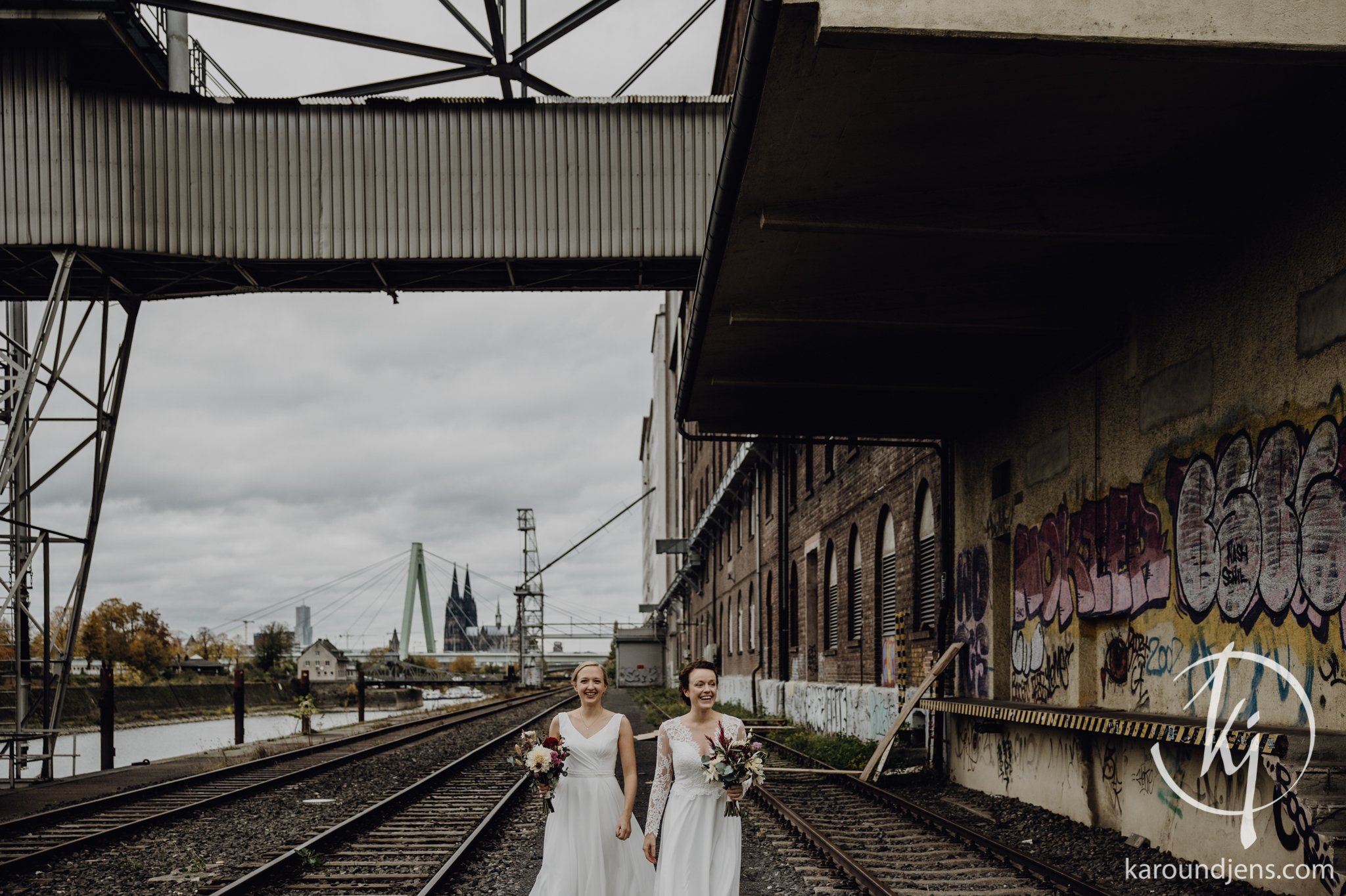 gleichgeschlechtliche-hochzeit-ehe-fuer-alle-gay-wedding-lesbische-hochzeit-hochzeitsfotograf-koeln-bonn-duesseldorf-aachen-karo-und-jens_100_R6_20479-3.jpg