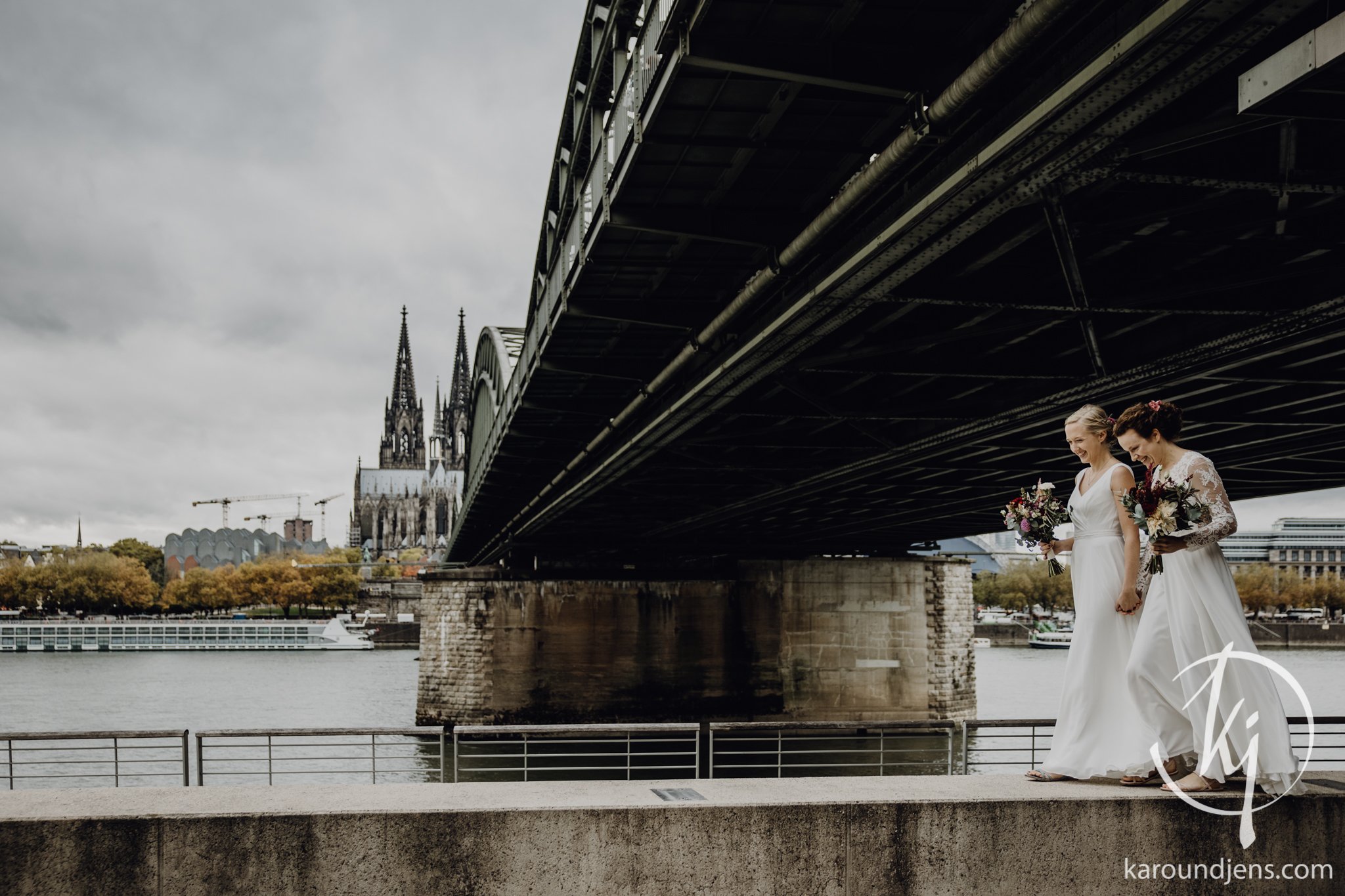 gleichgeschlechtliche-hochzeit-ehe-fuer-alle-gay-wedding-lesbische-hochzeit-hochzeitsfotograf-koeln-bonn-duesseldorf-aachen-karo-und-jens_100_R6_20791.jpg