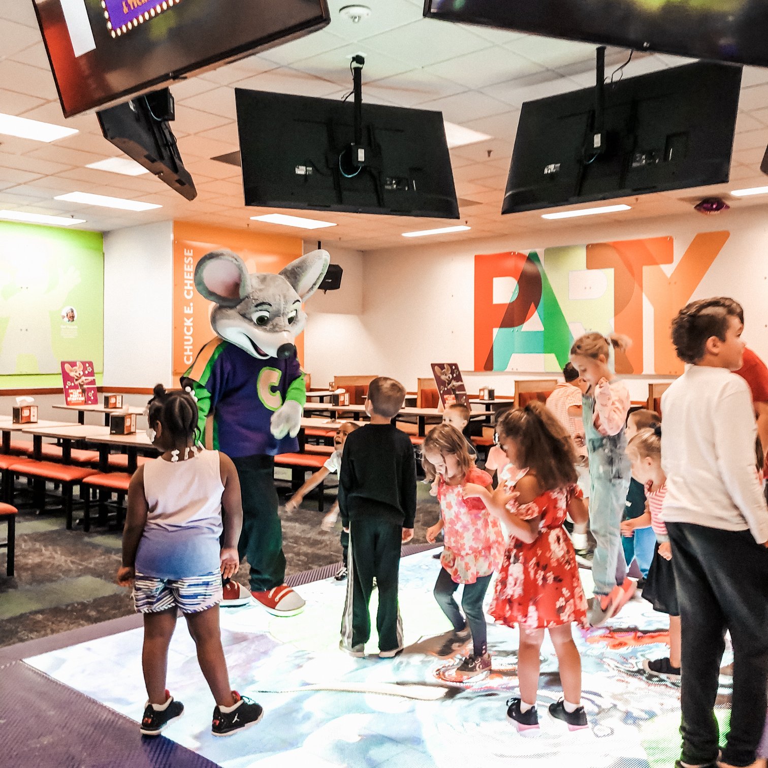 Family Fun Night at Chuck E. Cheese — LIFE AS A LOEWEN