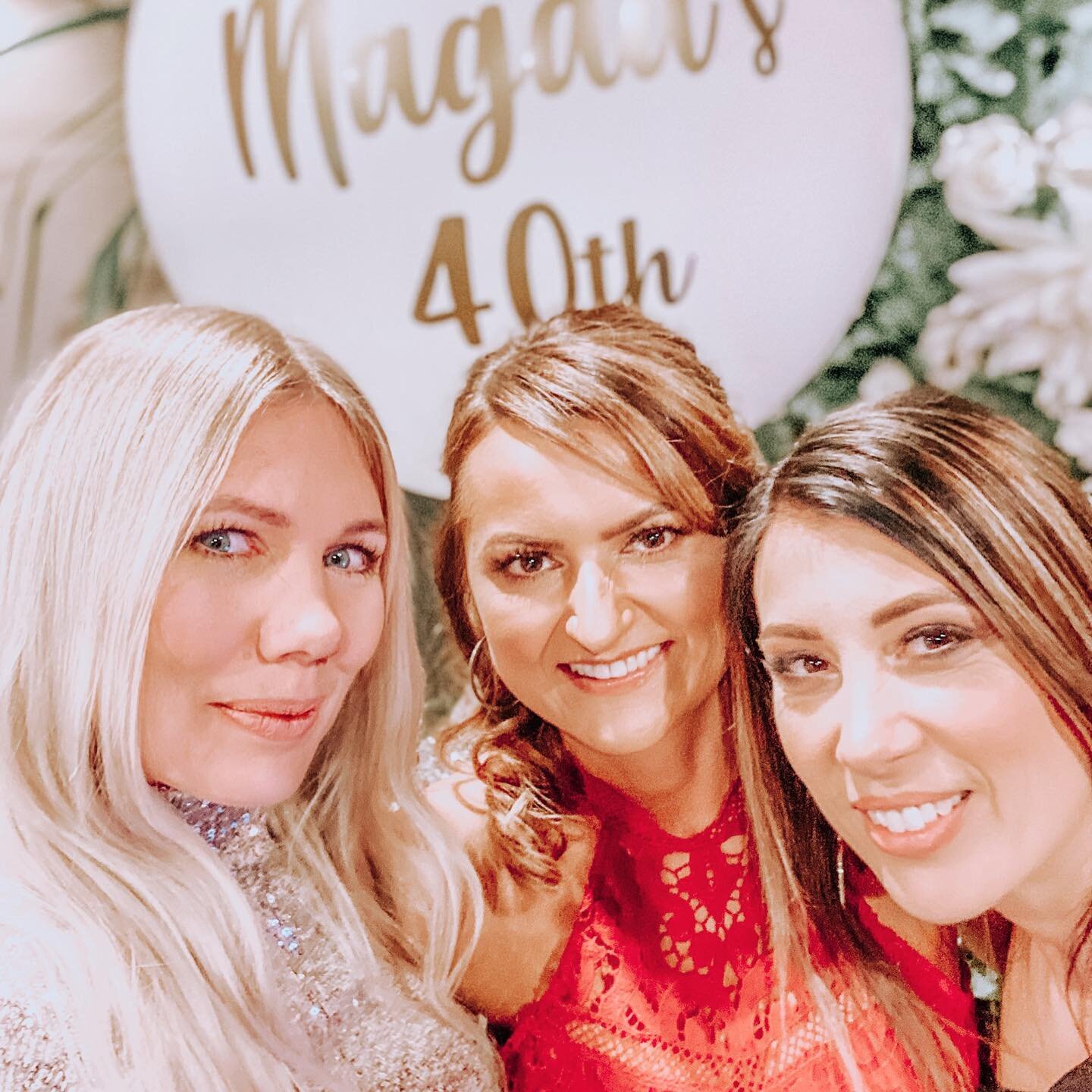 Happy Birthday to this stunner!! 
Thanks for an absolutely fabulous night @magwilbik. It&rsquo;s not the #fiji we all planned for but it was one we will never forget.... my cheeks are still hurting from the laughter, singing &amp; Darius&rsquo;s danc