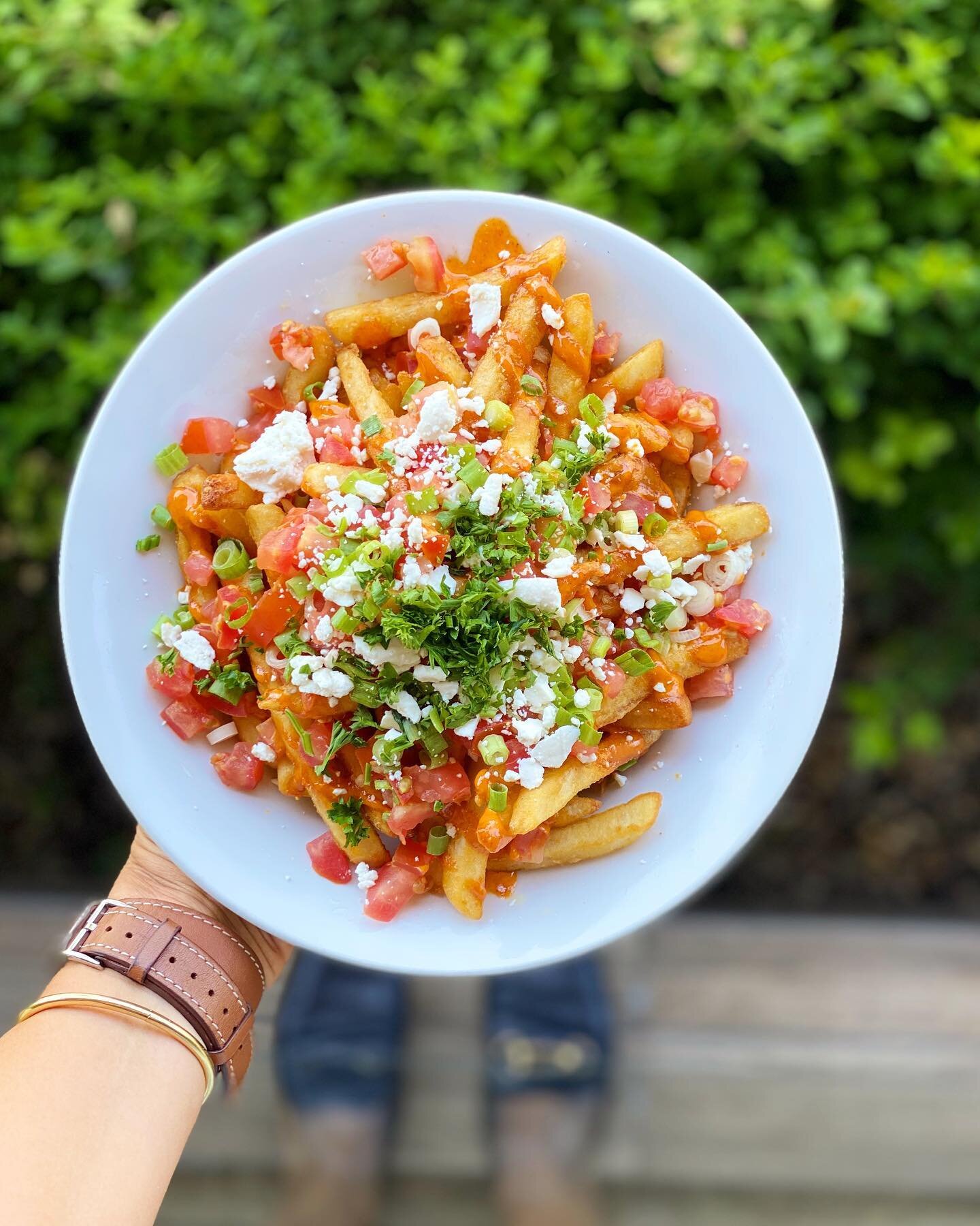 Ending Monday on an exceptional note, a guide. Step 1: Spicy Feta Fries, Extra Feta 😩😍