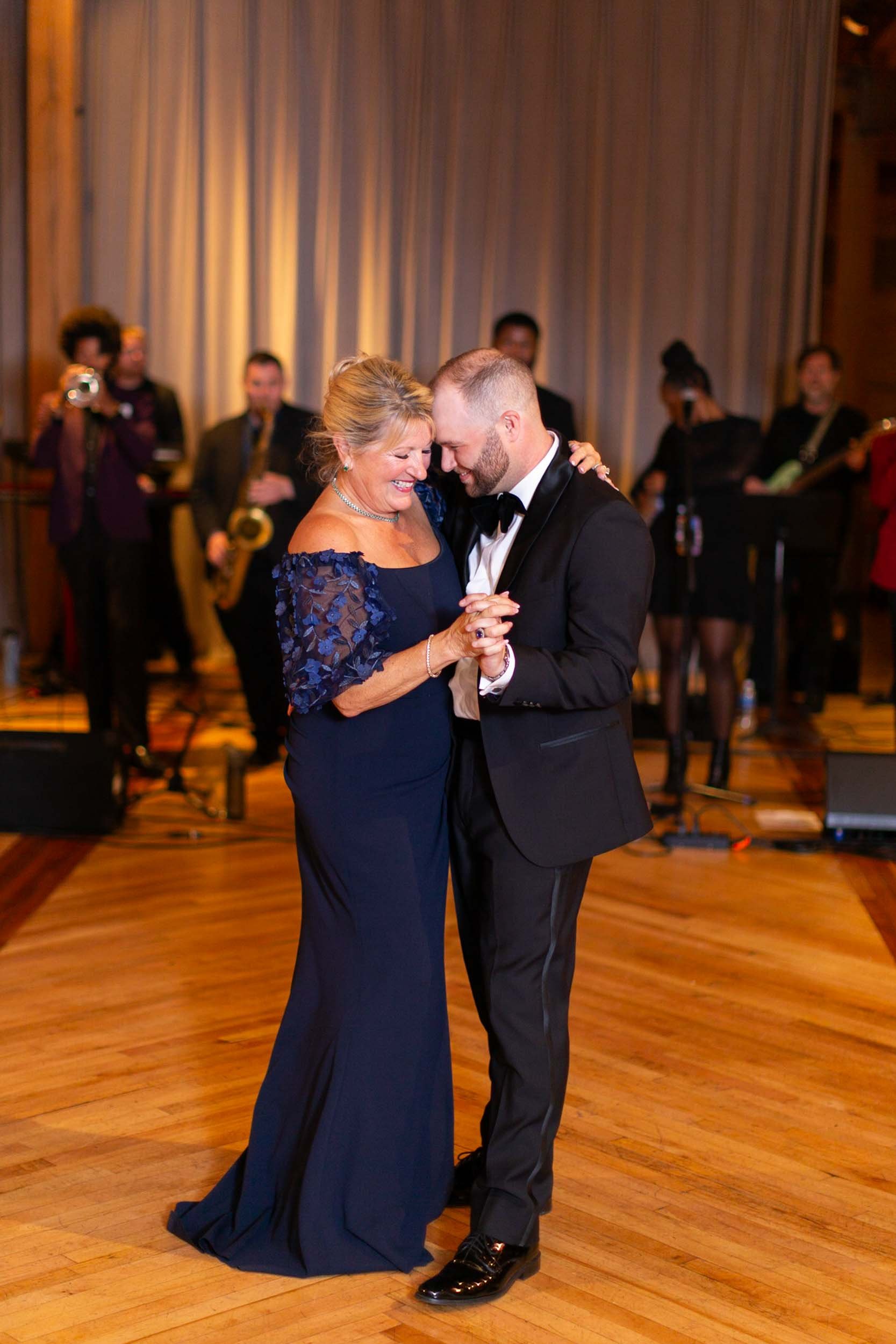 240518_Addie_Michael_WebsiteFairmont_GoldCoast_ChicagoTheater_BridgeportArtCenterWebsite_148.jpg