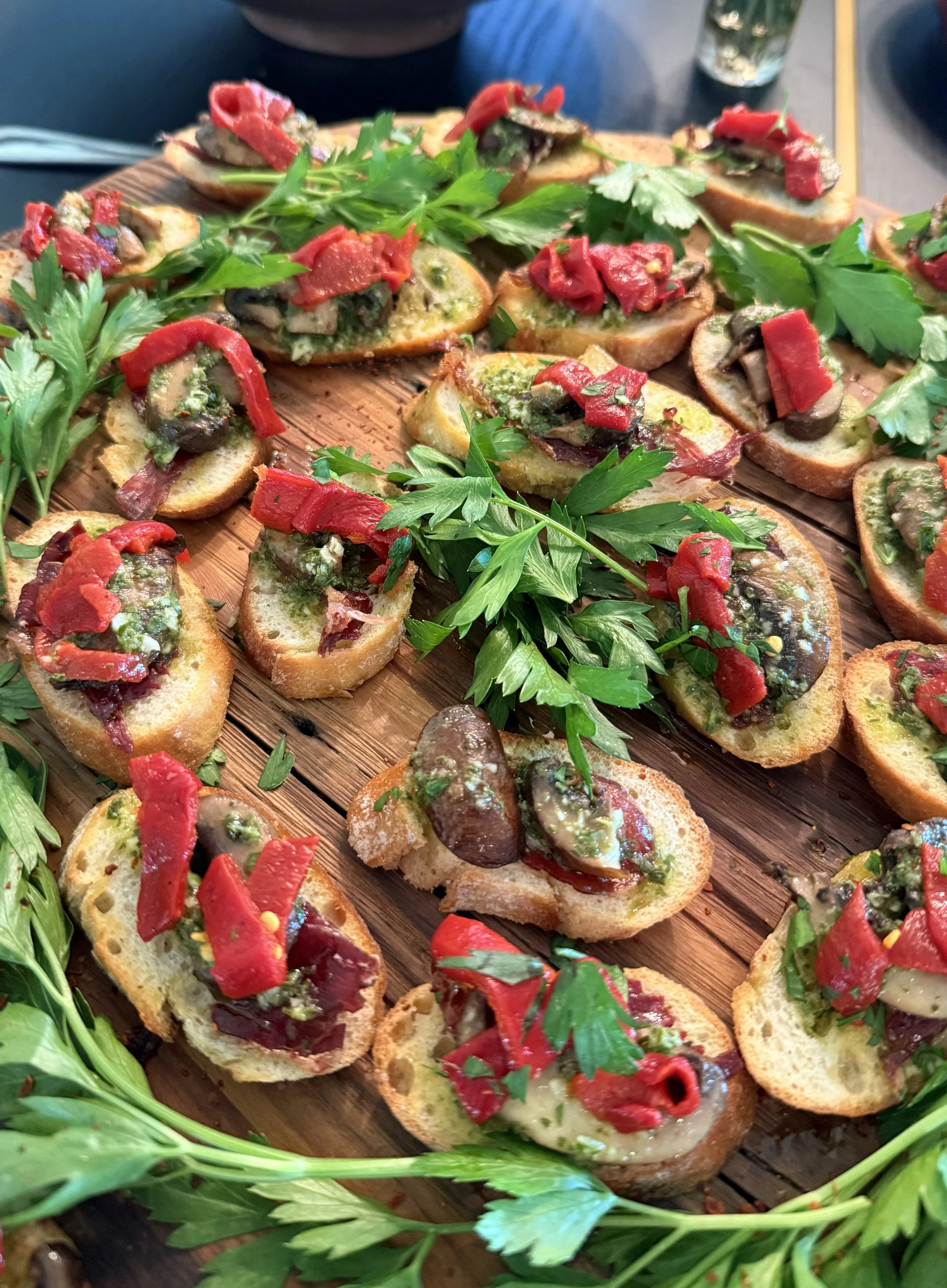 Oyster Mushroom, Ham and Pepper with Ajilimójil Sauce 