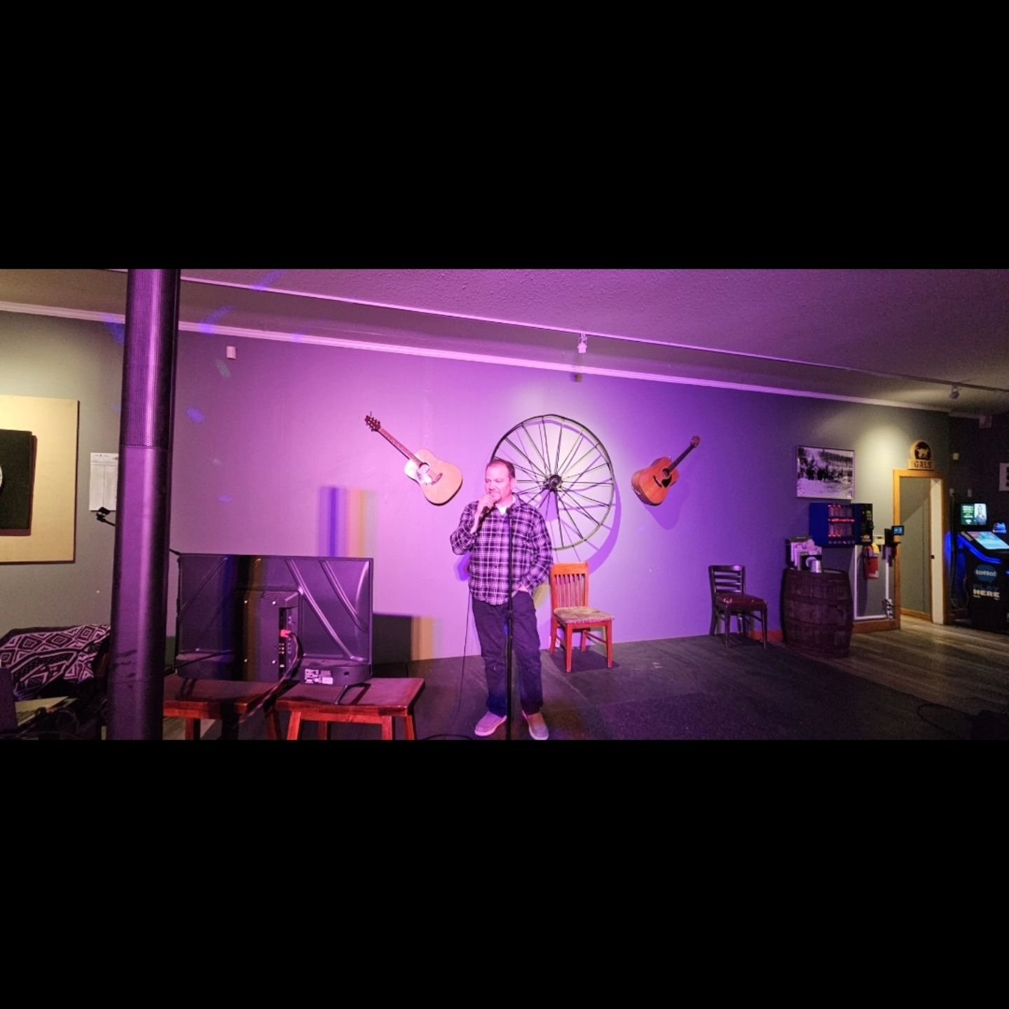 Karaoke @thescotchcreekhub in Scotch Creek! It's always a blast and great singers. See you on January 31st. 

#rockstardjandkaraokeservices #lizblairowner #singlikenooneislistening #karaokefun #karaoke #bustoutatune #scotchcreek #live #letsgo #scotch