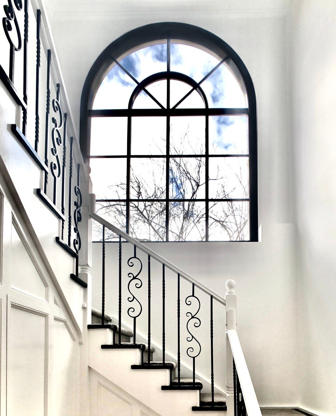 Introducing our newly completed Lexia Residence. ⁠
⁠
Polarizing monochromatic tones were used to harmoniously merge the Edwardian period features whilst injecting a new, modern edge. ⁠
⁠
#InteriorDesign #MelbourneInteriorDesign #MelbourneArchitecture