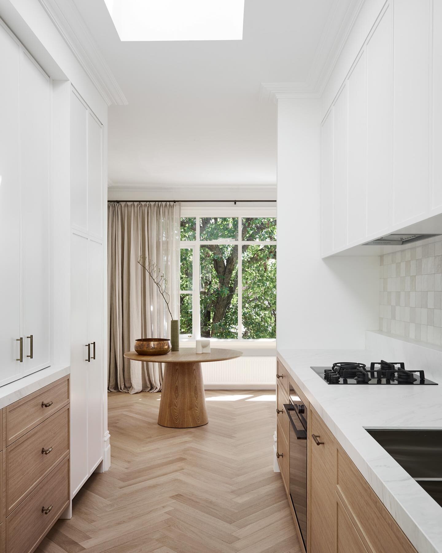 Daydreaming about our #BremenCottage kitchen.

The combination of herringbone floors, warm whites and a modern thin shaker profile creates a calm, fresh space that anyone would be happy to cook in. 

#onewolfdesign #melbournedesign #thelocalproject #