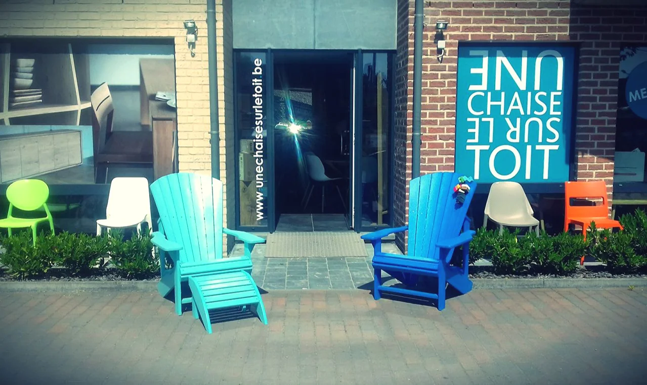 boutique+une+chaise+sue+le+toit%2C+maison+habitat.jpg