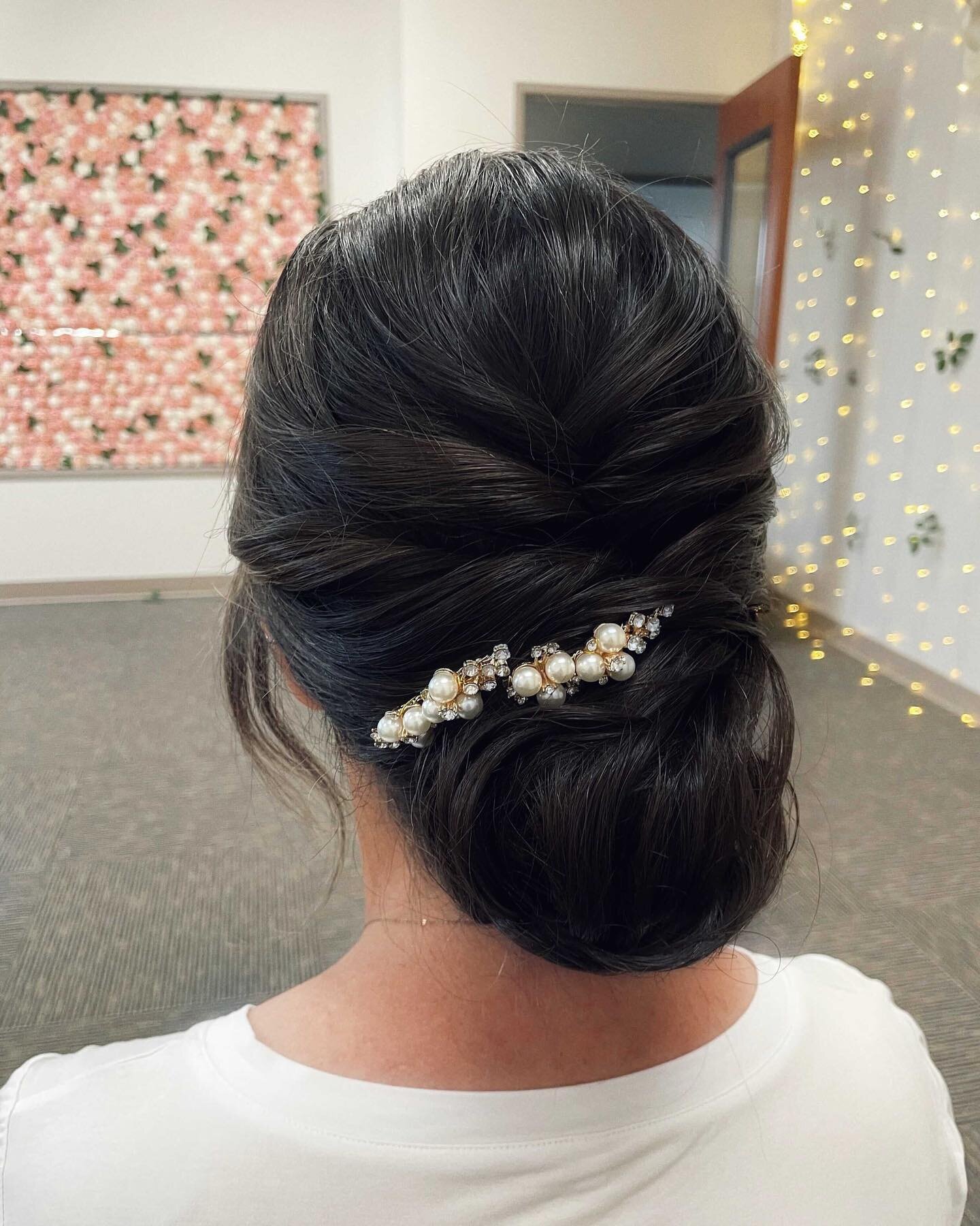 Simple but not so simple 😉
&mdash;
Hair #rbibykerry 
.
.
.

#sandiegowedding #sd #ocmua #ocwedding #weddingwire #lawedding #weddinginspo #makeup #wedding #destinationmakeupsrtist #weddingceremony #weddinginspiration #weddingdress #weddingsutra #brid