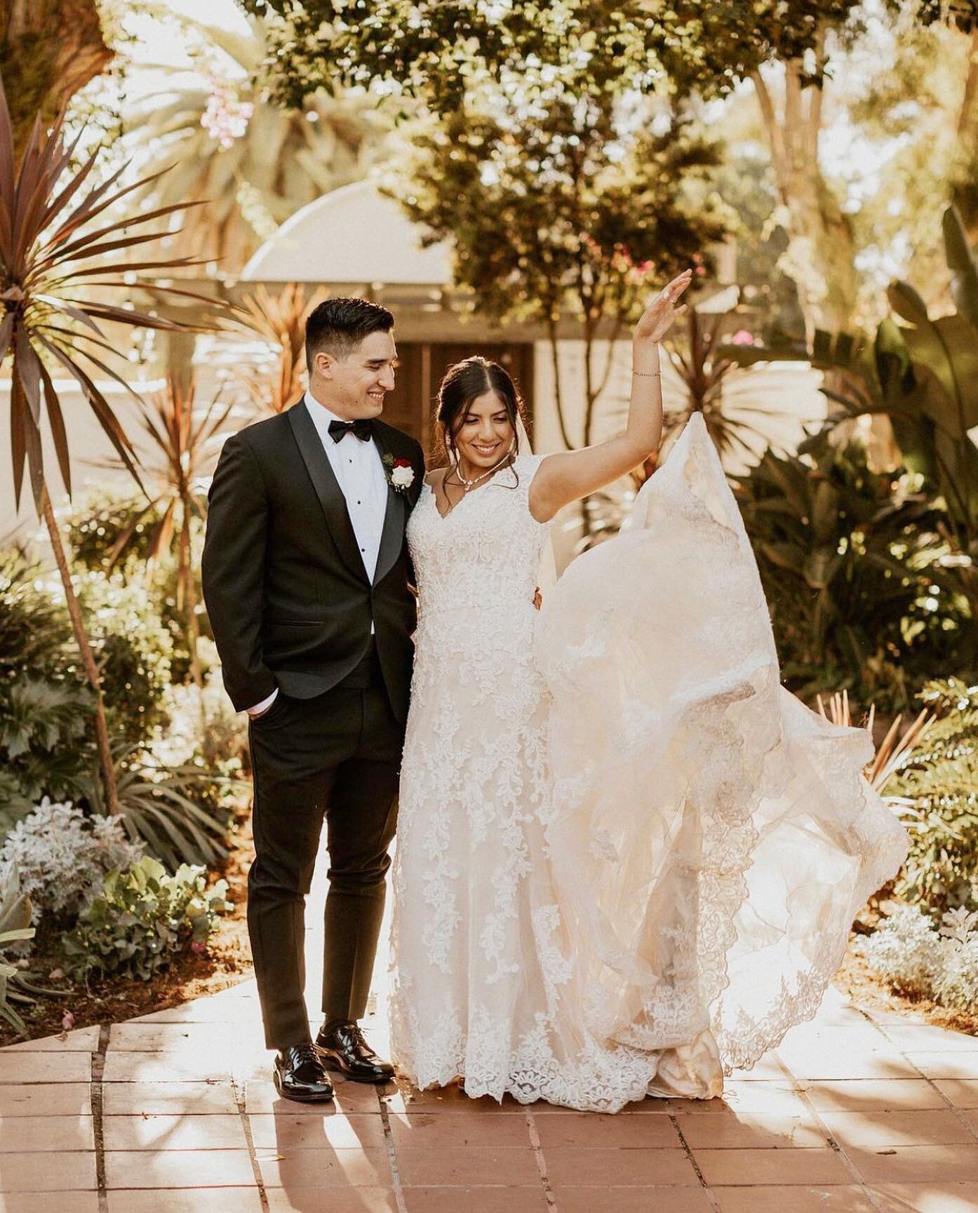 Nothing fancy, just love 😉
&mdash;
Photographer @caliquitevisphotography 
.
.
.
#sandiegowedding #sd #ocmua #ocwedding #weddingwire #lawedding #weddinginspo #makeup #wedding #destinationmakeupsrtist #weddingceremony #weddinginspiration #weddingdress