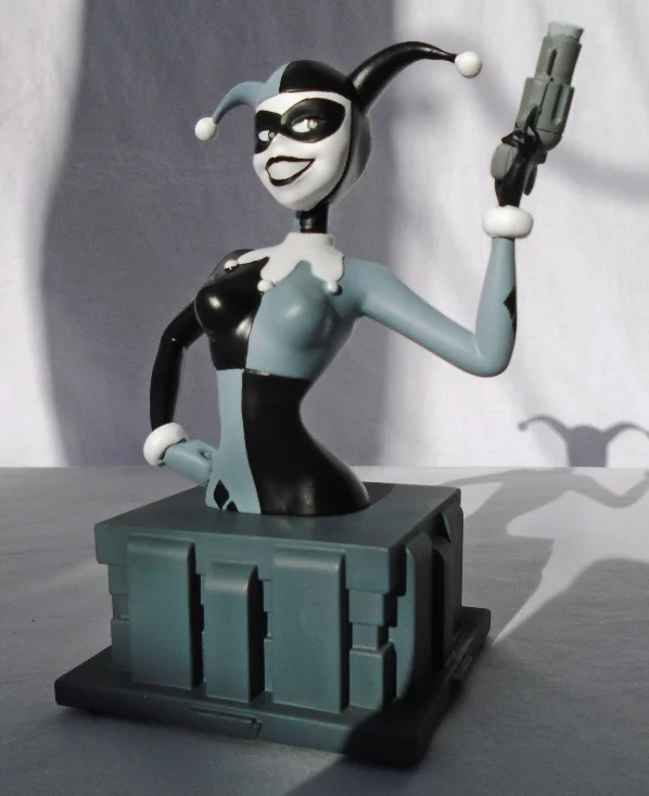 Lucky_Target_Comics_Figures_Busts_NYCC_Harley_Quinn_Front.JPG