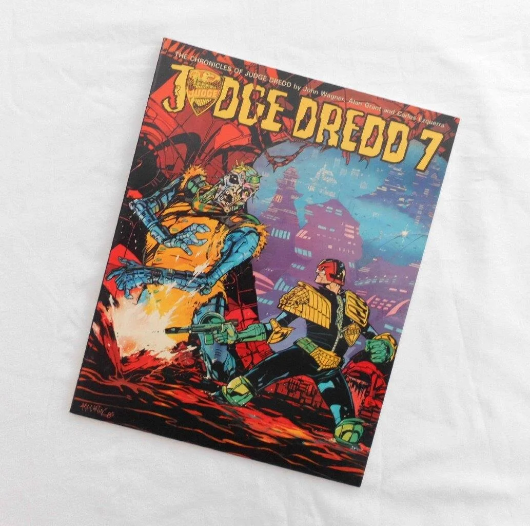 Lucky_Target_Comics_UK_2000AD_Judge_Dredd_Book_Seven.JPG
