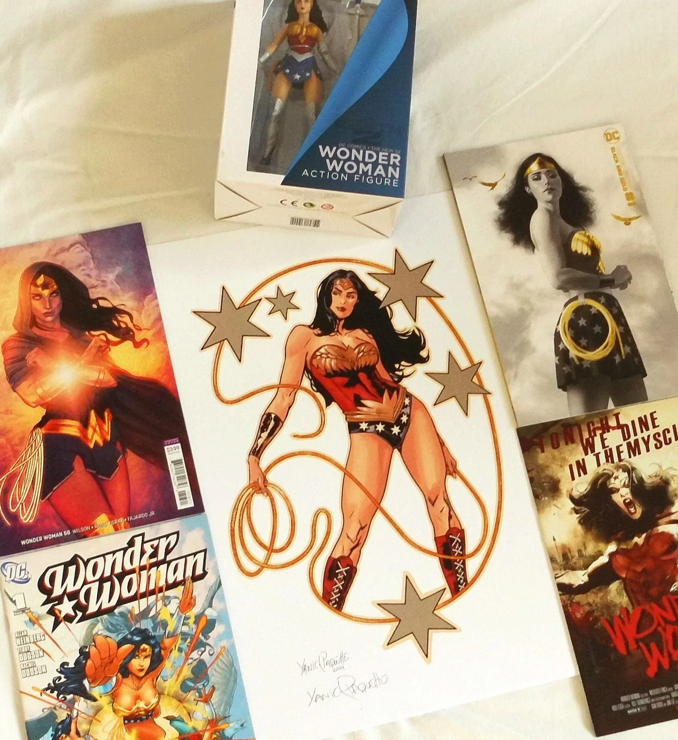 Wonder Woman Premium Fan/Gift Bundle