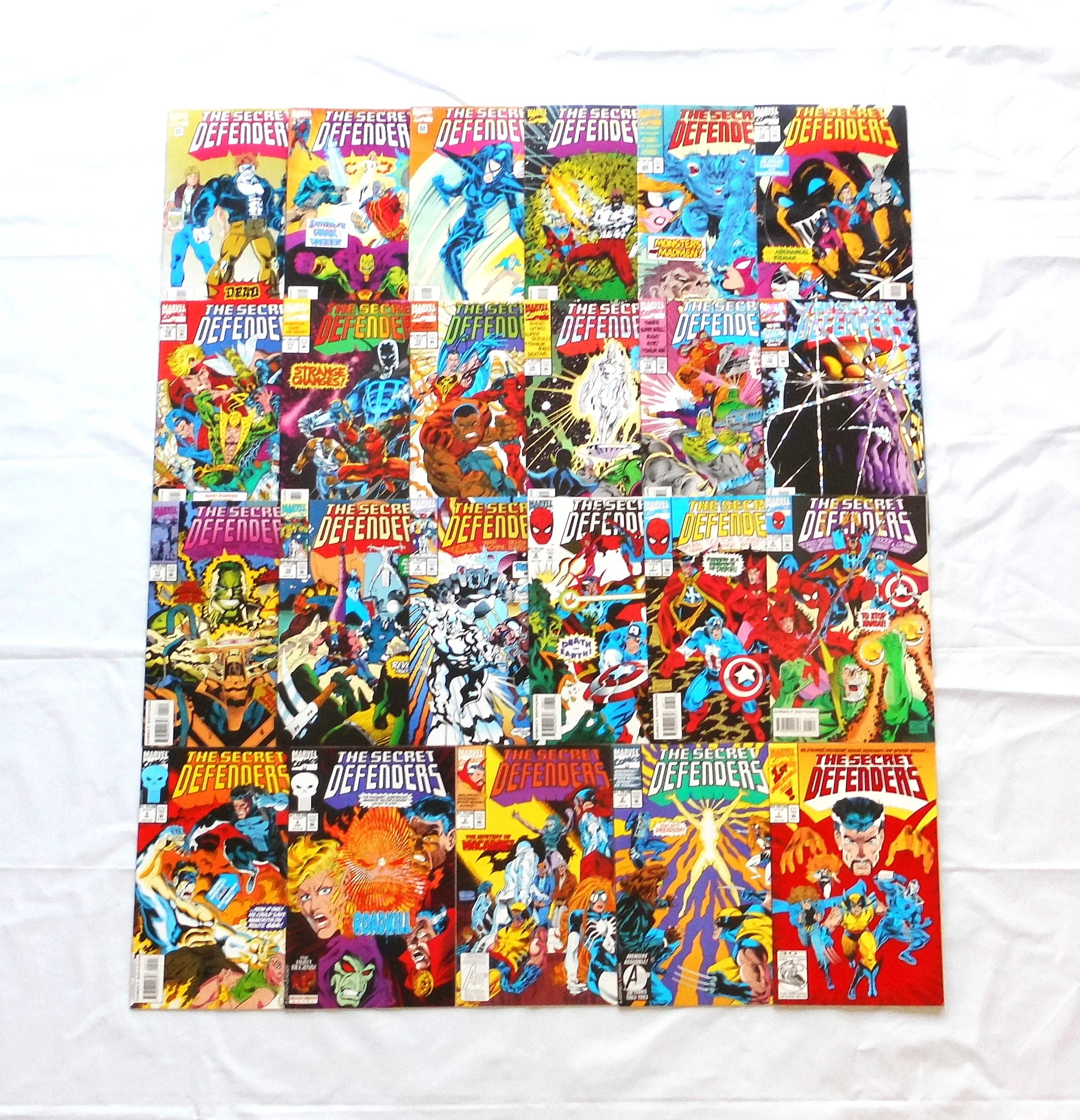 Secret Defenders #1-15, 17-23, 25 Bundle