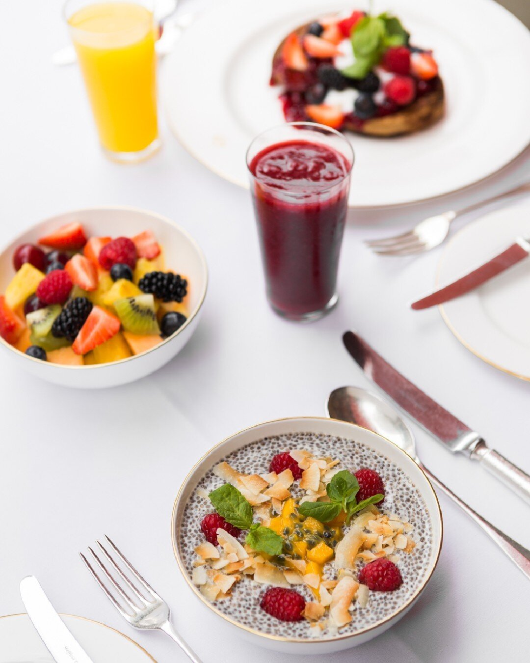 Rise &amp; shine! For our #Vegan friends, our breakfast menu is brimming with lots of delicious options 🥝🍓🍴

#45JermynSt #JermynSt #MeatfreeMonday #breakfast #brunch