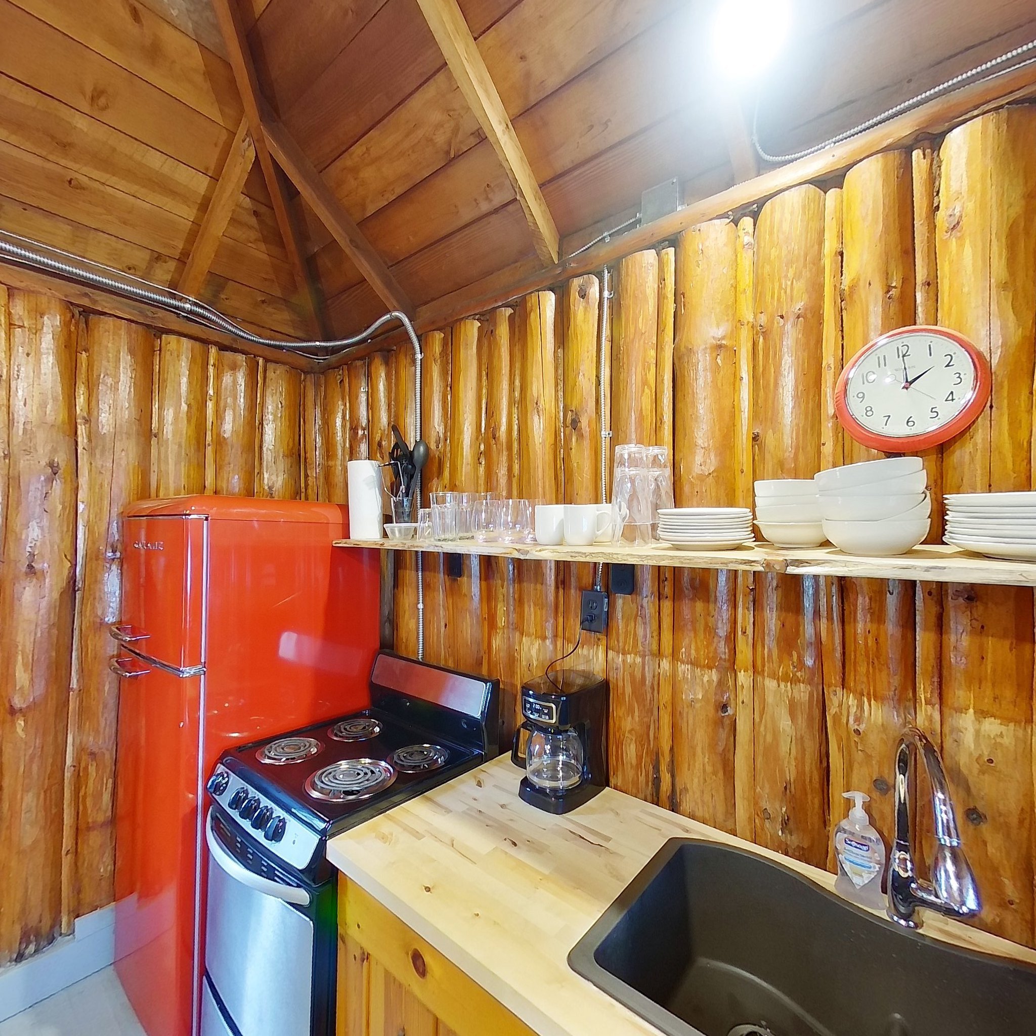 Cabin 11b Kitchen 3.jpg