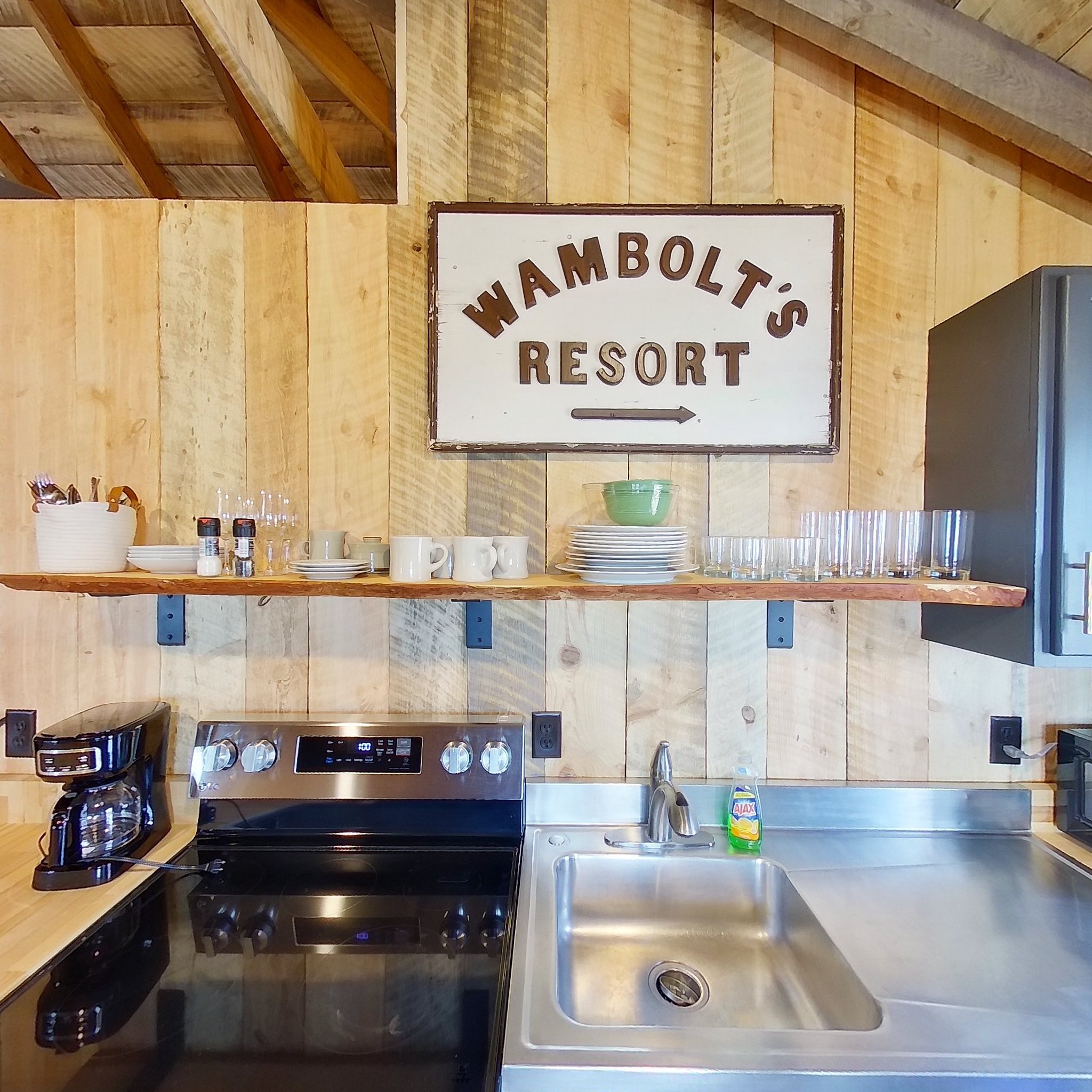 Cabin 1 Kitchen 2.jpg