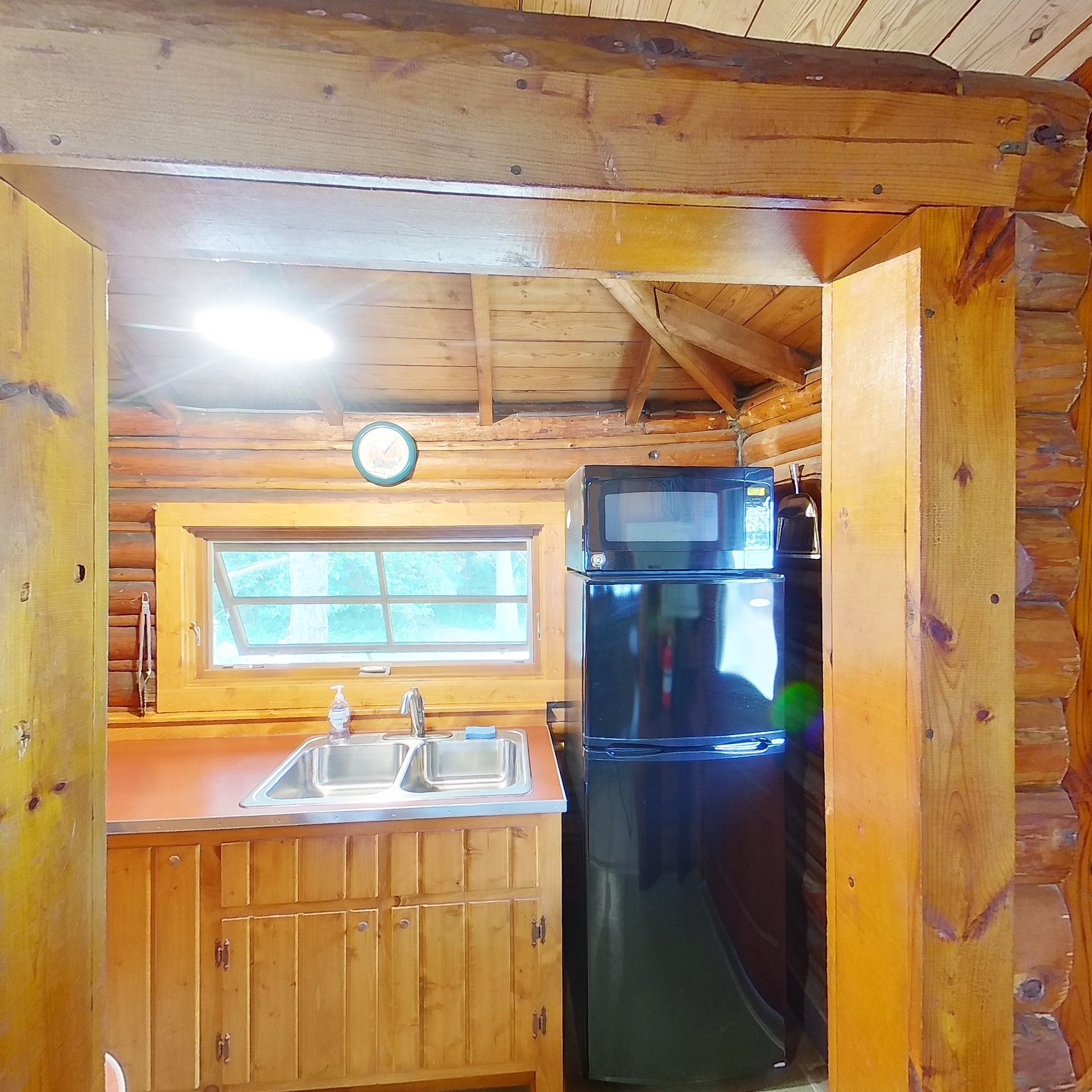 Cabin 2 Kitchen 1.jpg