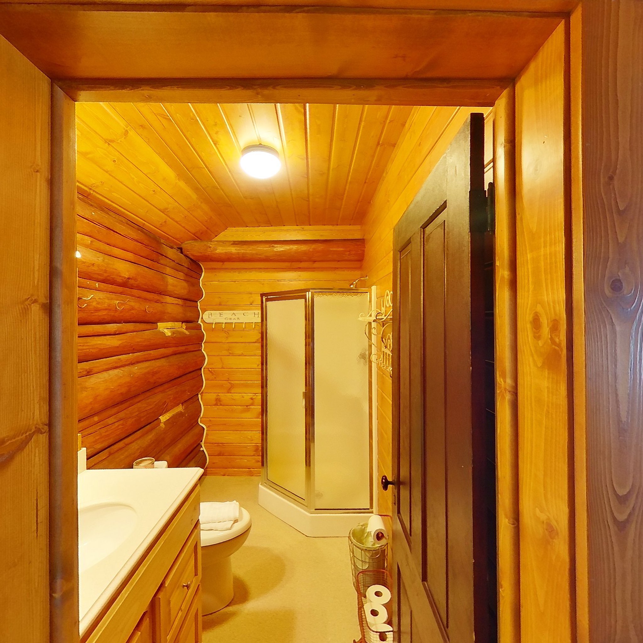 Cabin 10 Bathroom.jpg