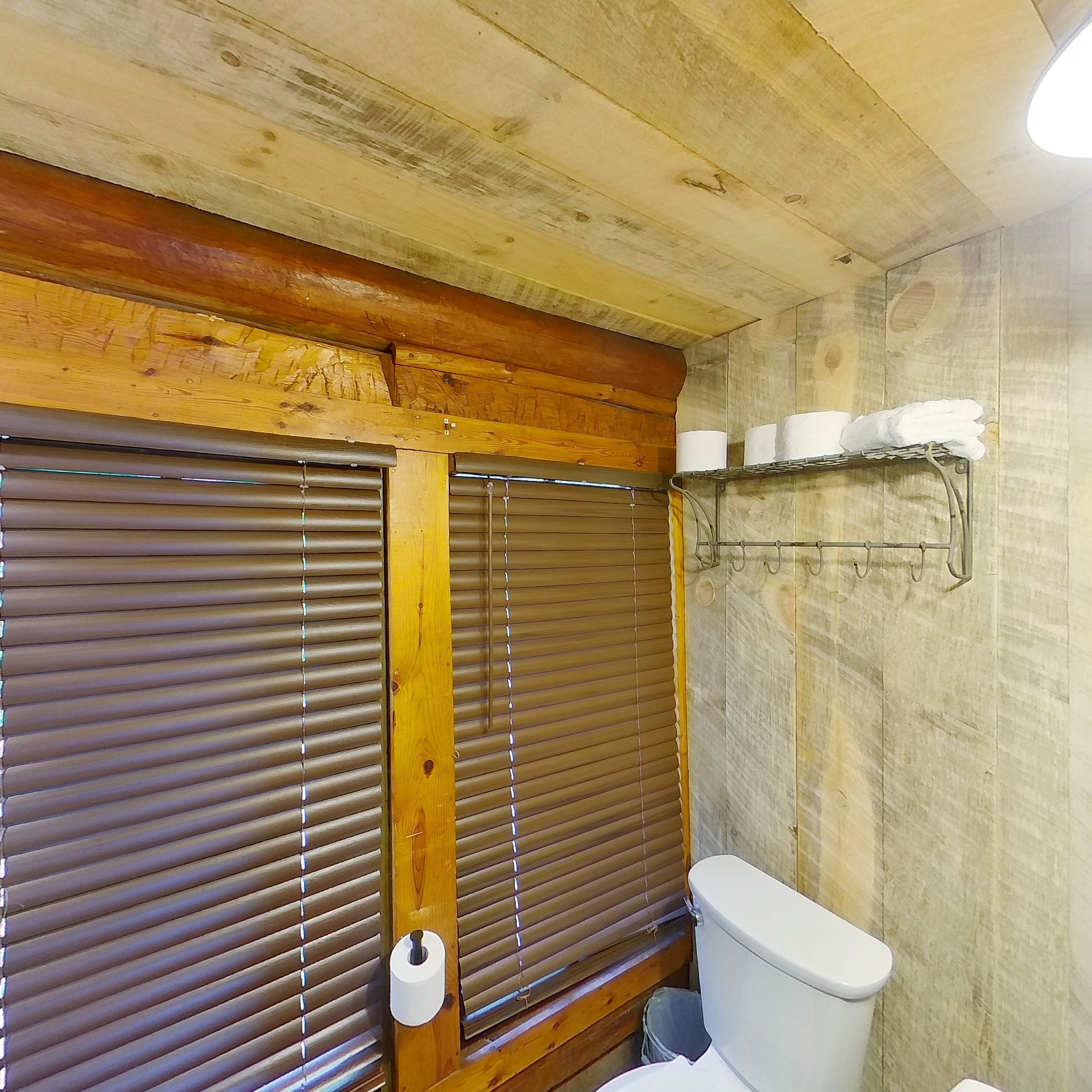 Cabin 15 Bathroom.jpg