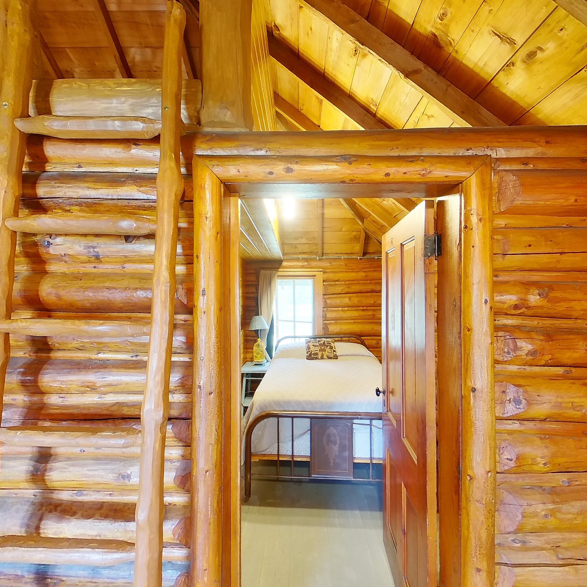 Cabin 7 Bedroom 2a.jpg