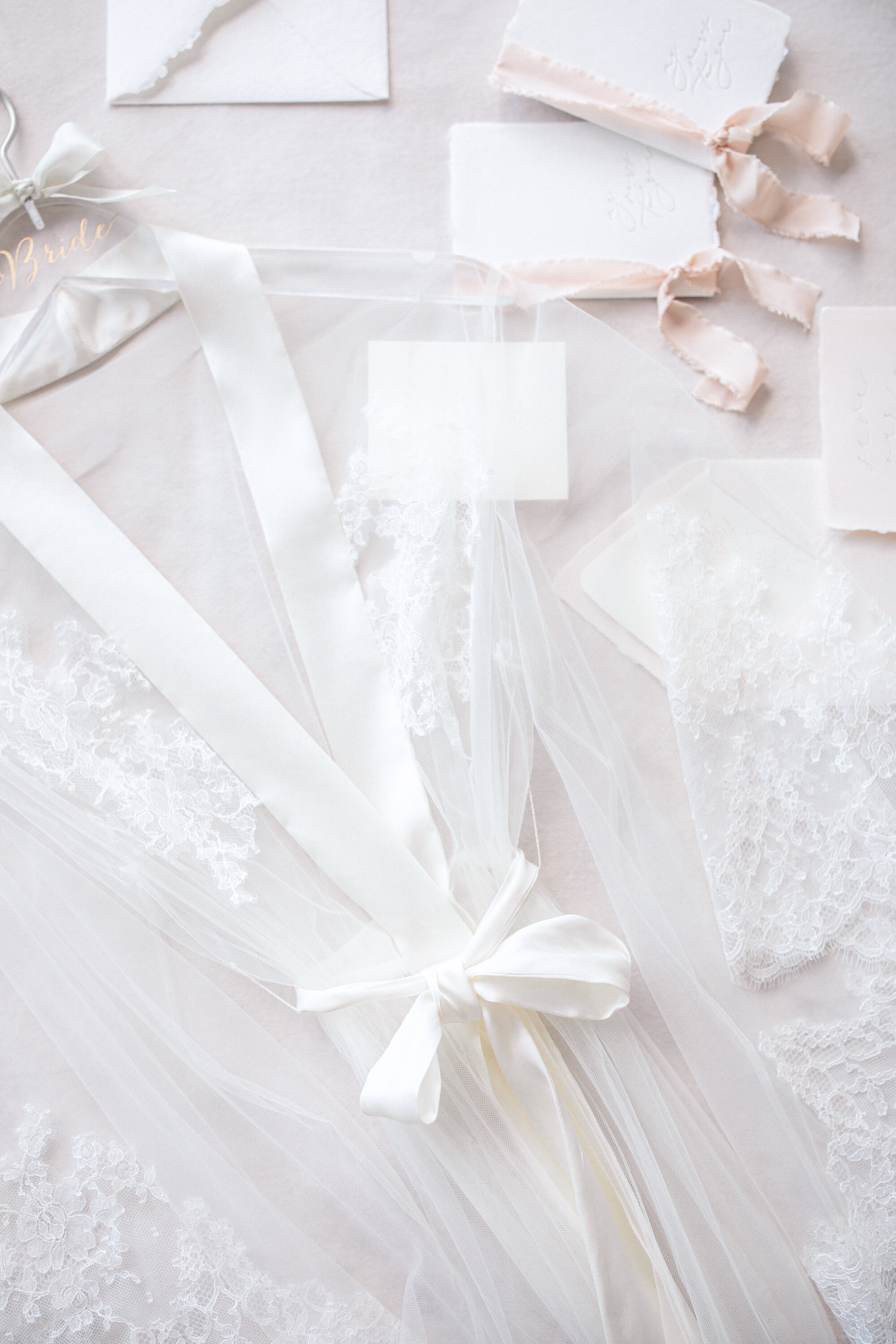 Aeipathy-studio-copenhagen-florist-bryllups-romantic-wedding-tablescape-sheryl-yip-bridal-gown-robe.jpg