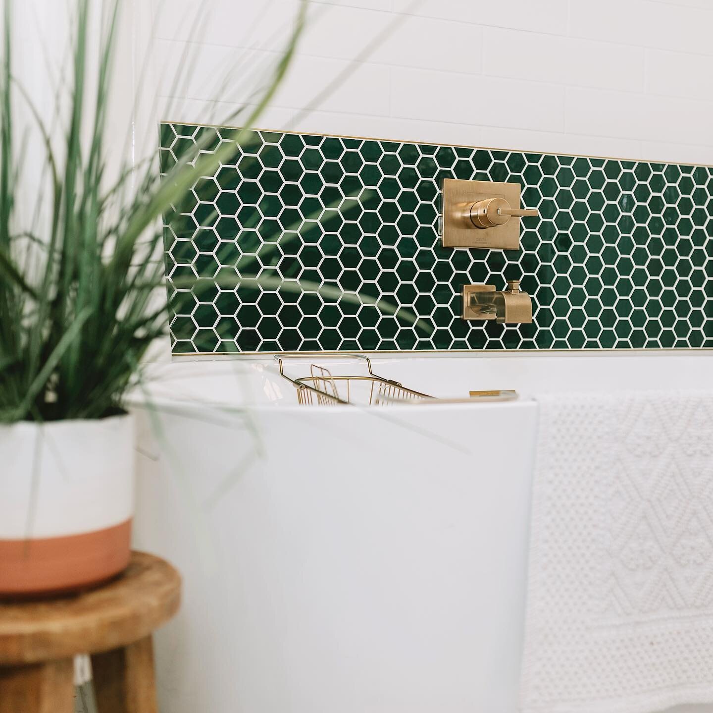 Love it when a client is willing to do something different and unique! 💚Swipe right to see the transformation of this fun green bathroom! #beautifullylivable 
📷 @katiegarciaphotography
🔨 @josh.of.all.trades