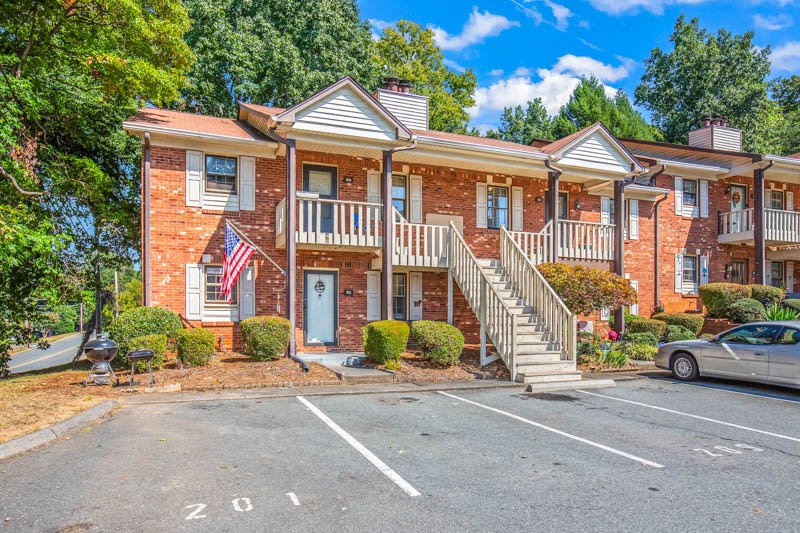 211 Olde Vineyard Court-2.jpg