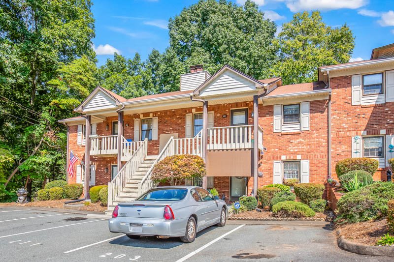 211 Olde Vineyard Court-3.jpg