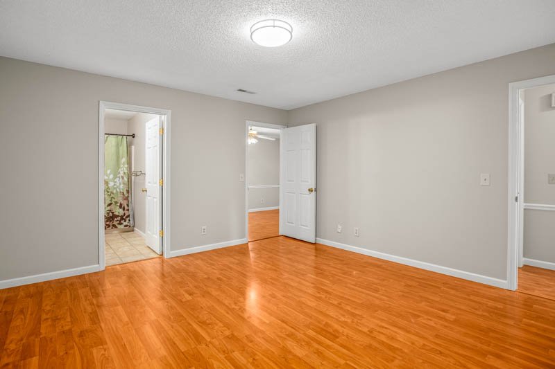 211 Olde Vineyard Court-21.jpg