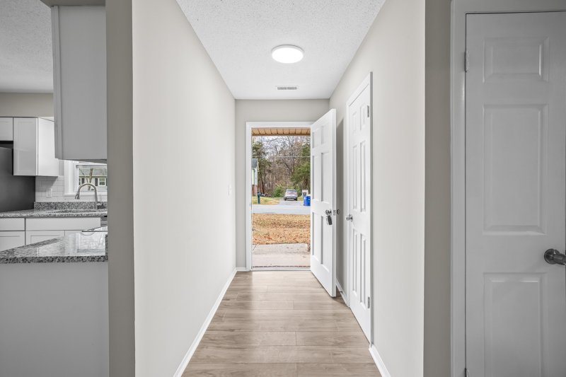 969 Shalimar Drive-4.jpg