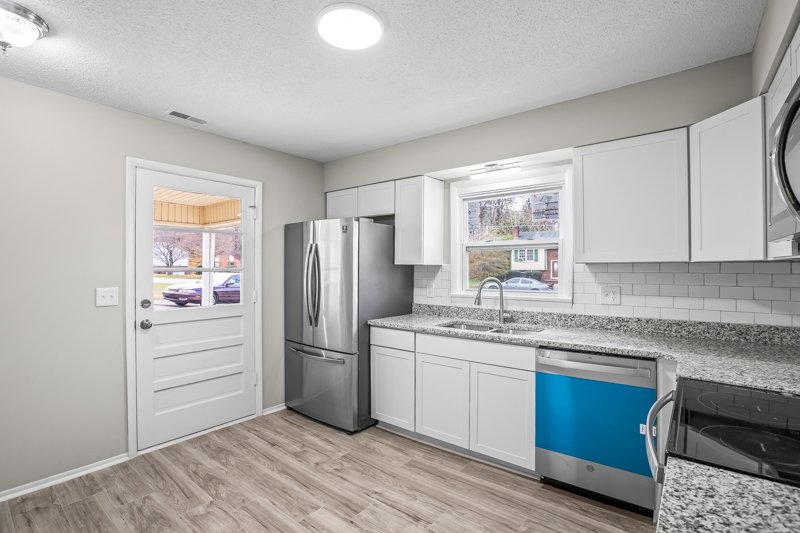 969 Shalimar Drive-5.jpg
