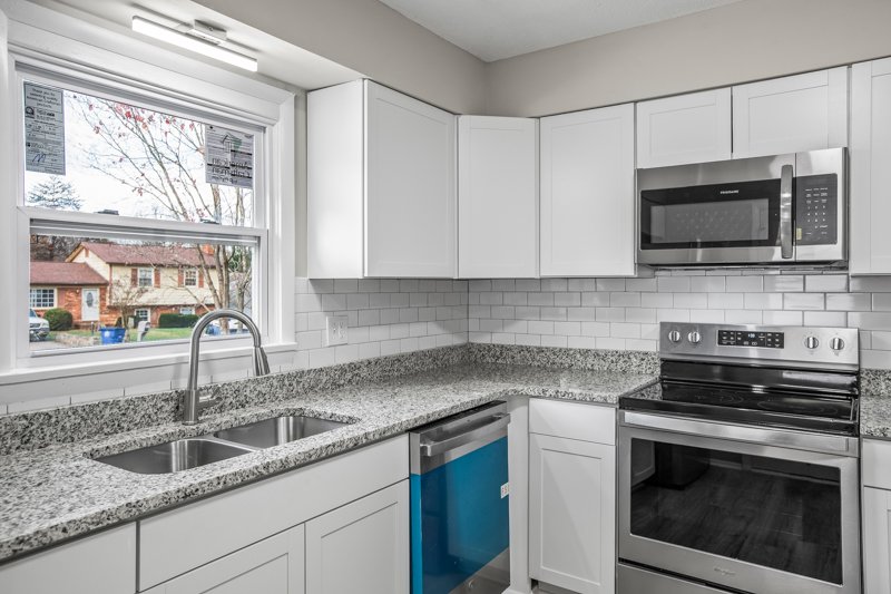 969 Shalimar Drive-7.jpg