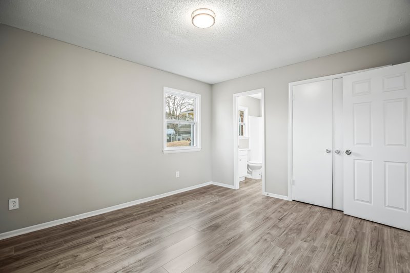 969 Shalimar Drive-17.jpg