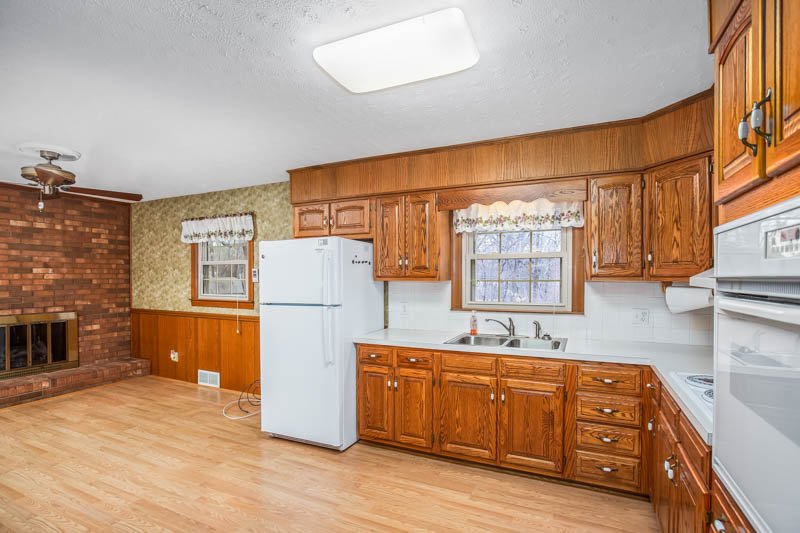 3575 Robindale Drive-7.jpg