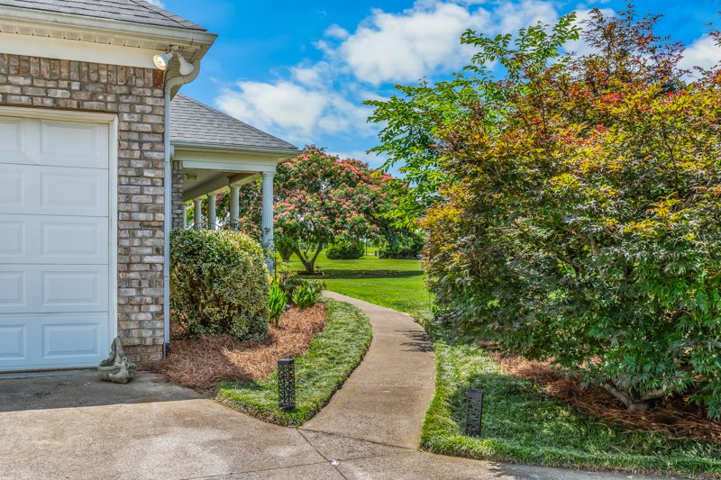 217 Cornwallis Drive-7.jpg