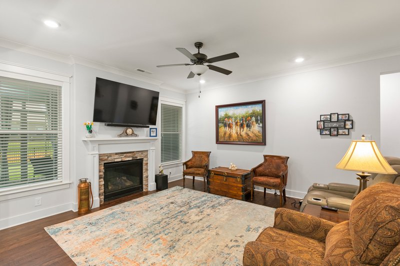 254 Kilbourne Drive-16.jpg