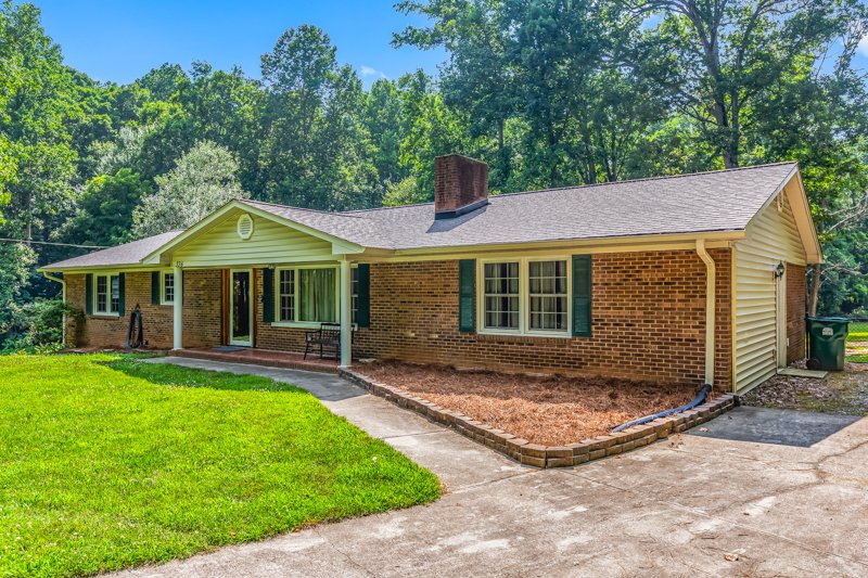 336 Terrie Drive-5.jpg